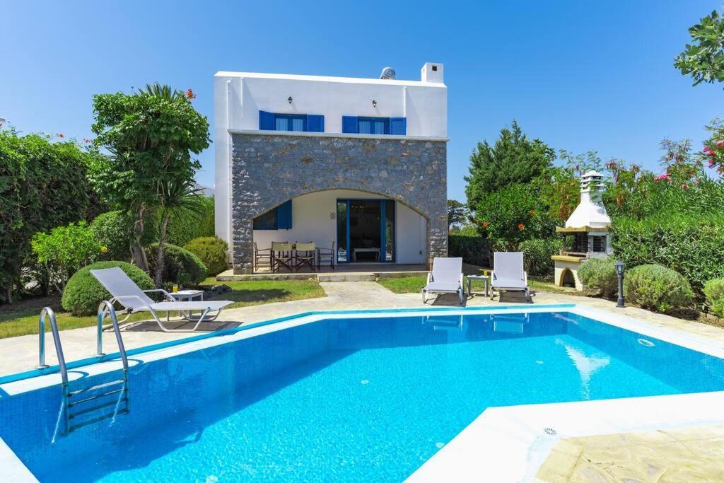 Irini, By Hellocrete Villa