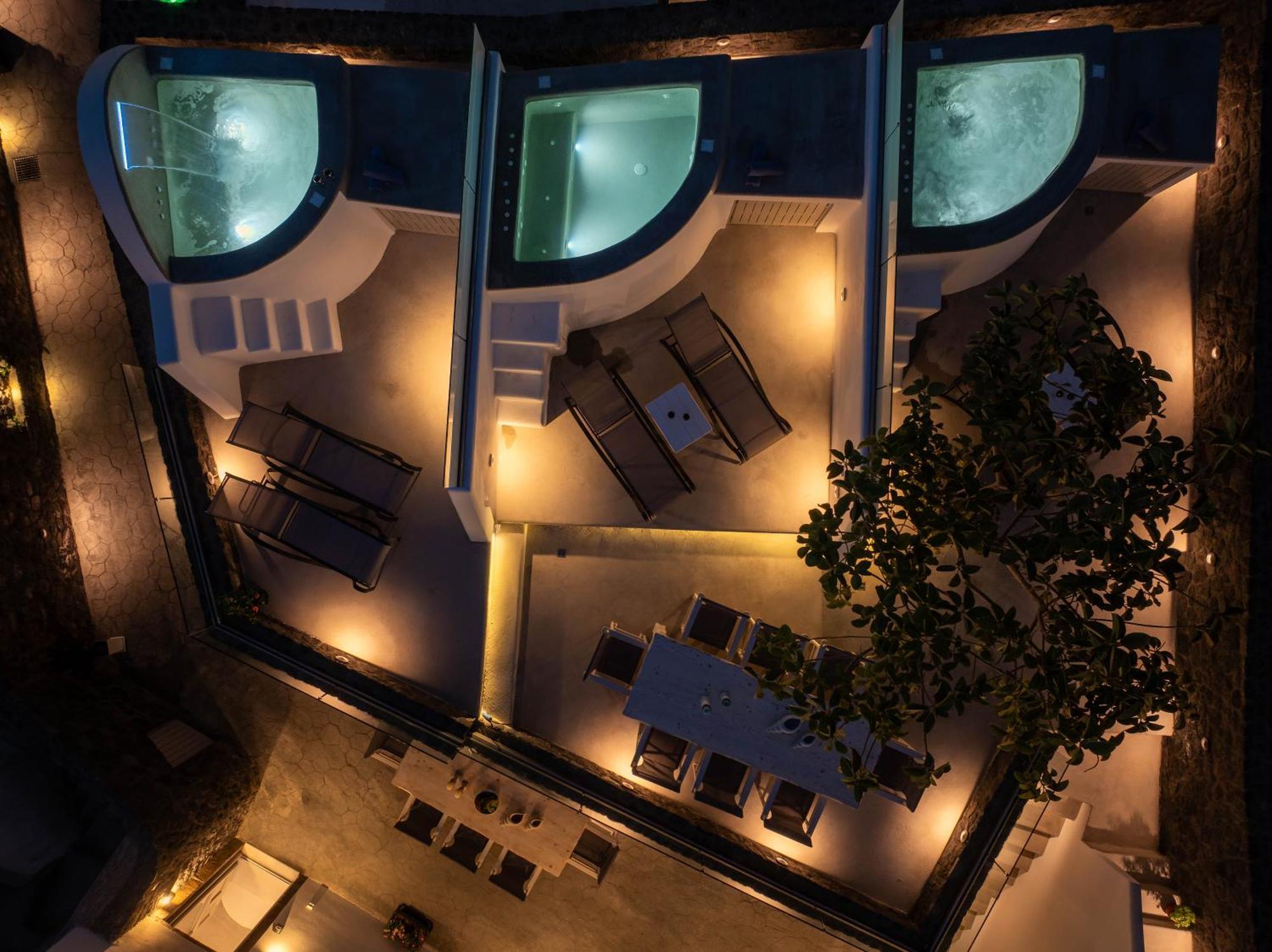 Villa New Yiota Collection 4 & 4 Prive Jacuzzi Megalochori (Santorini)