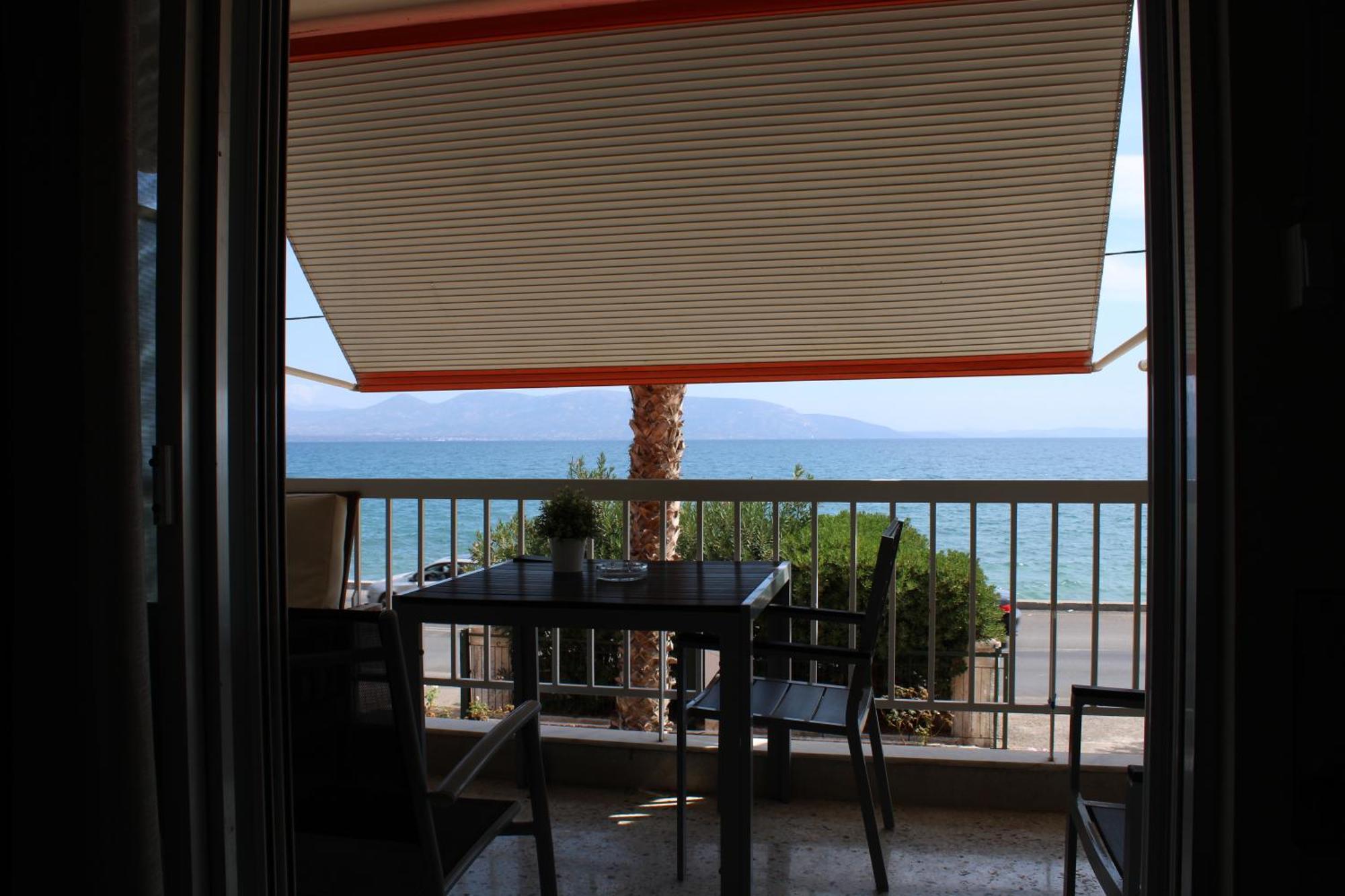 Evoikos Bay Balcony Apartment *