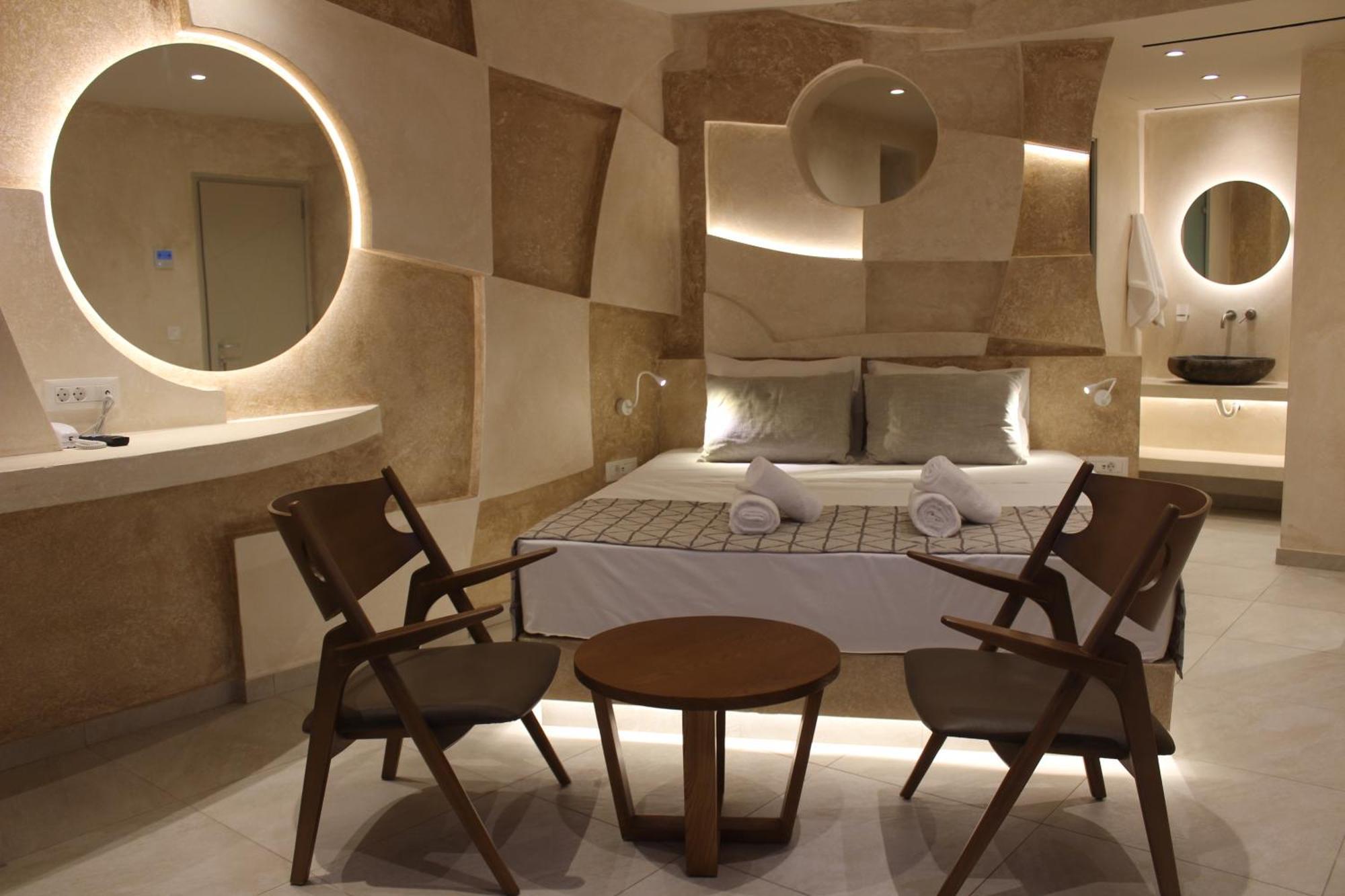 Heyday Luxury Perissa (Santorini)
