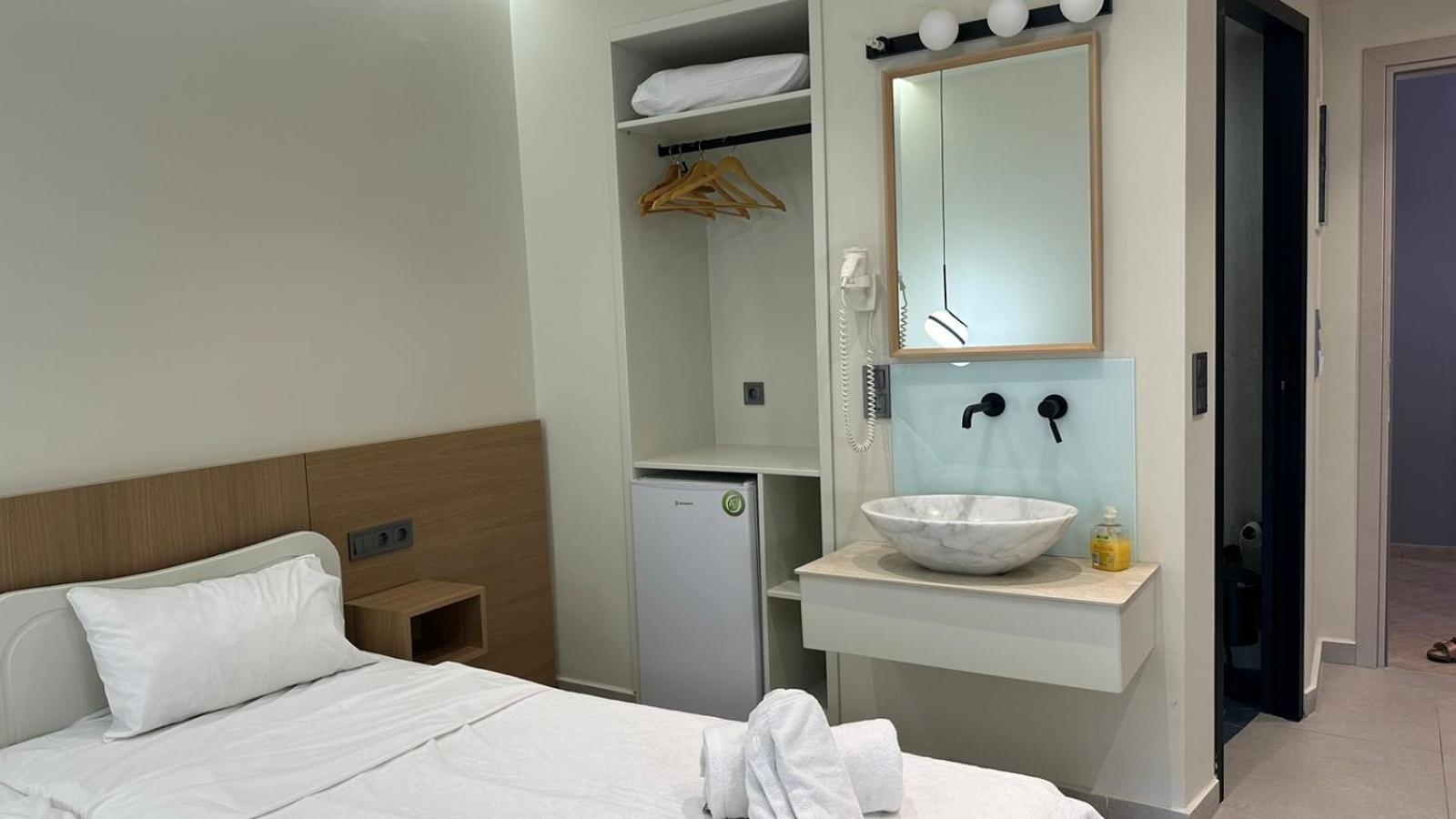 Anemos Hotel *