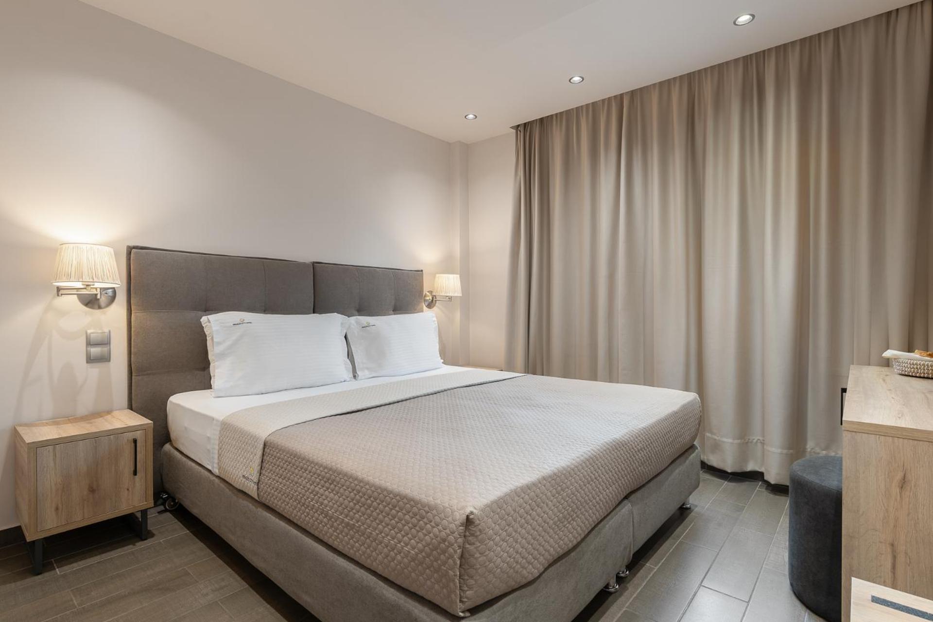 Piraeus City Hotel 3*