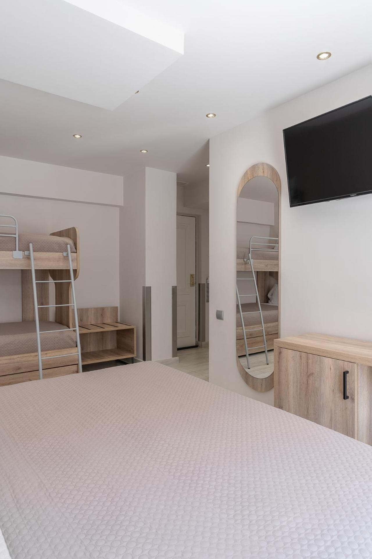 Piraeus City Hotel