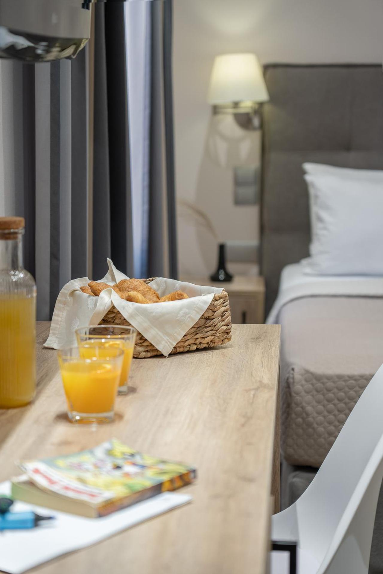 Piraeus City Hotel 3*