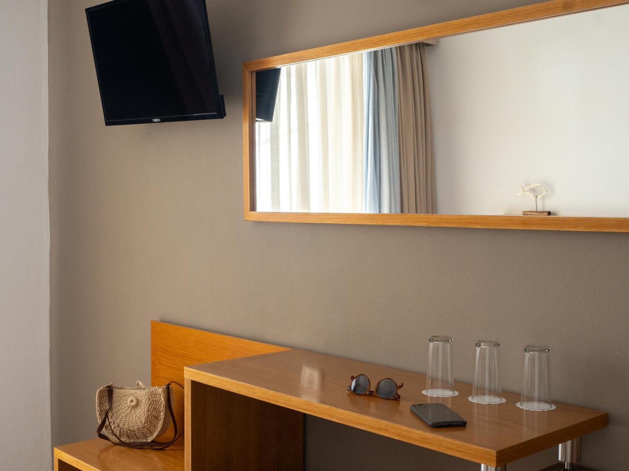 Hotel Niforeika Beach Hotel 3*