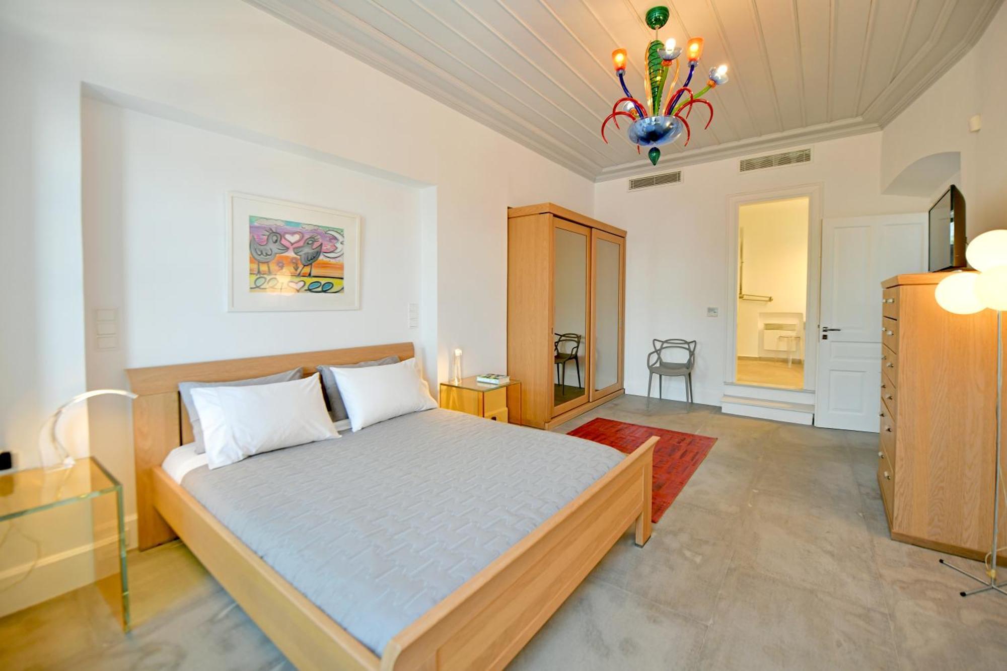 Hydra Kamini Thea * Hydra (Saronic Islands)