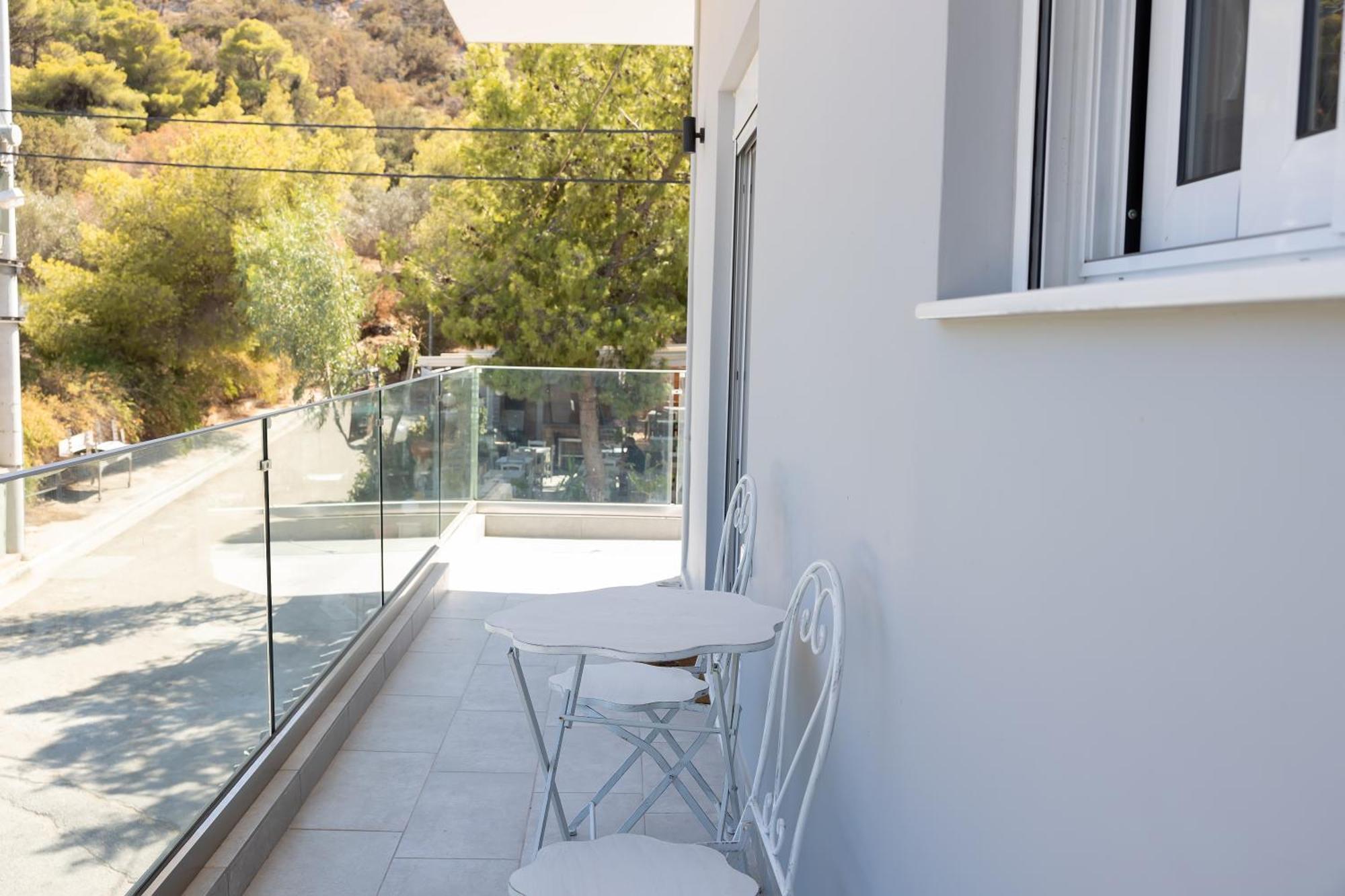 Apartment The Pines Palaia Fokaia