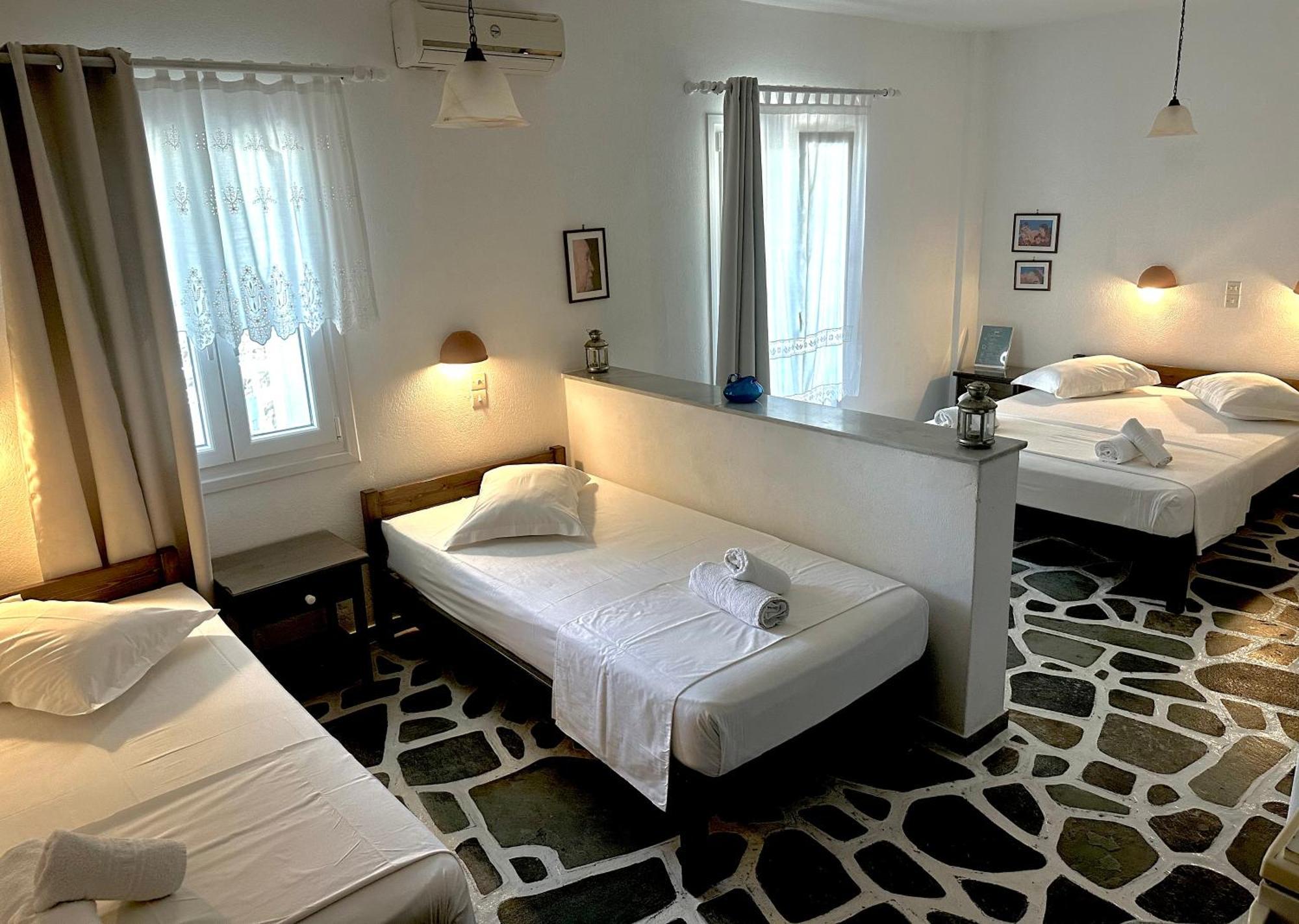 Nostos * Parikia (Paros)