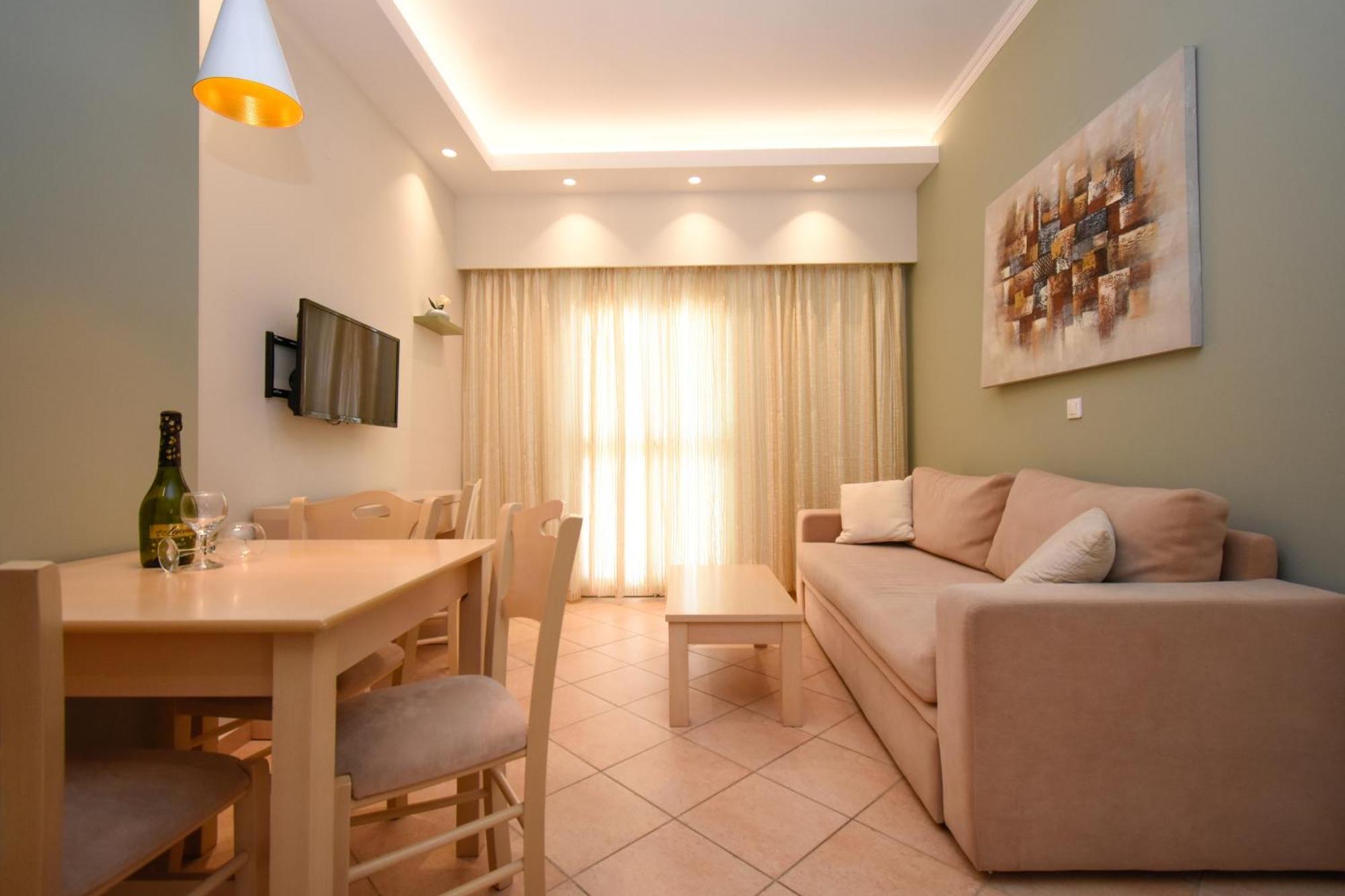 Aparthotel Elena Village 4*