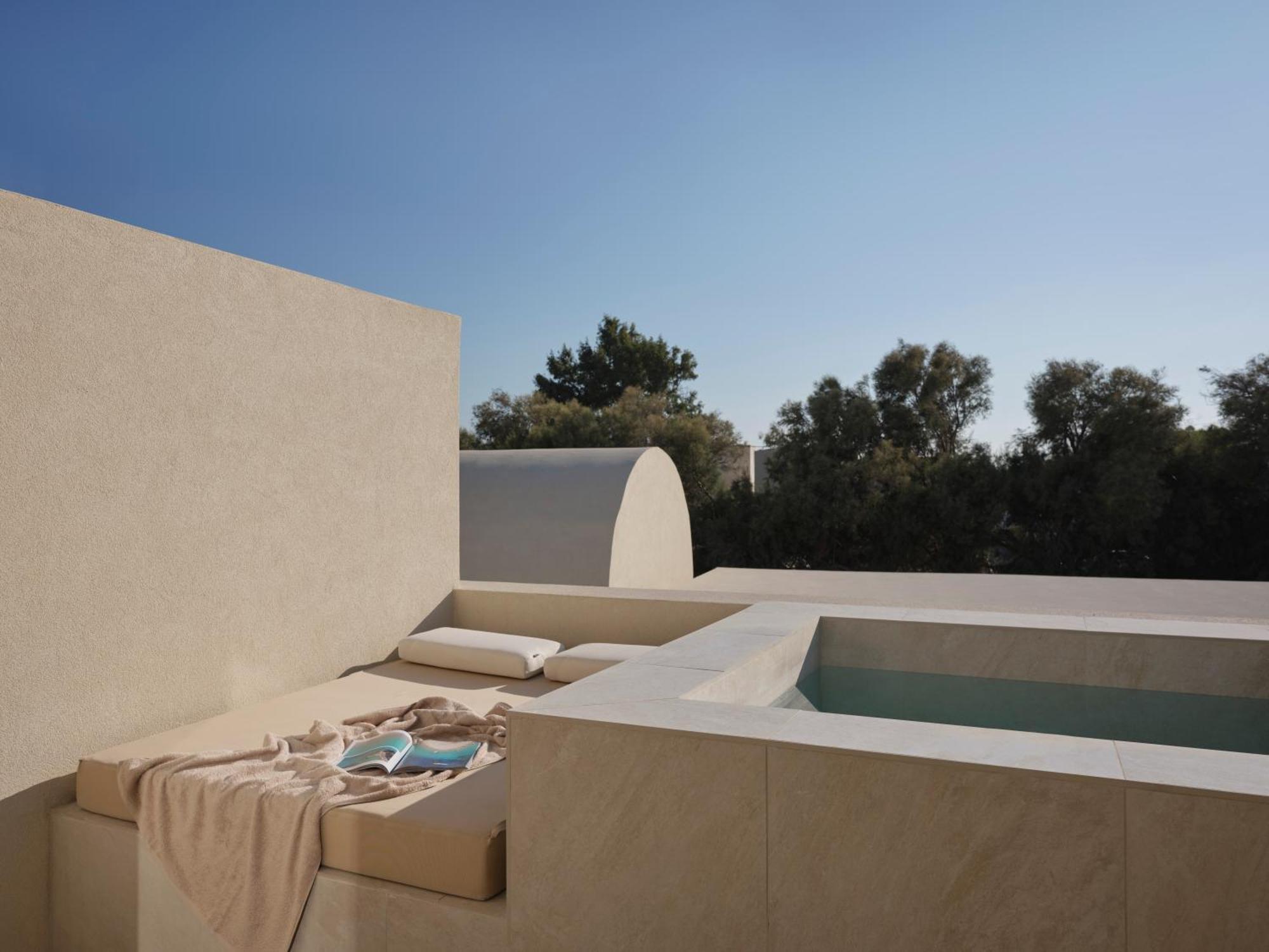 Heyday Luxury Perissa (Santorini)