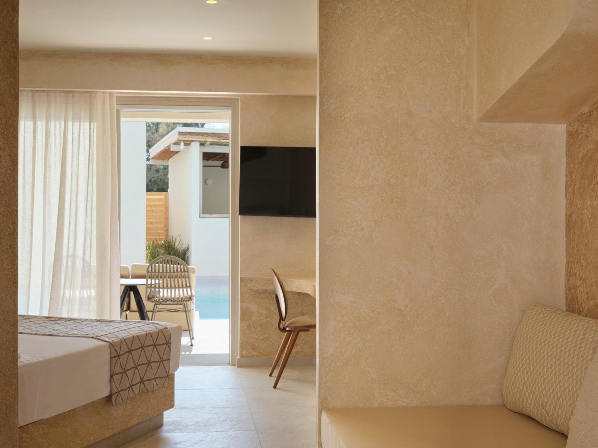 Heyday Luxury * Perissa (Santorini)