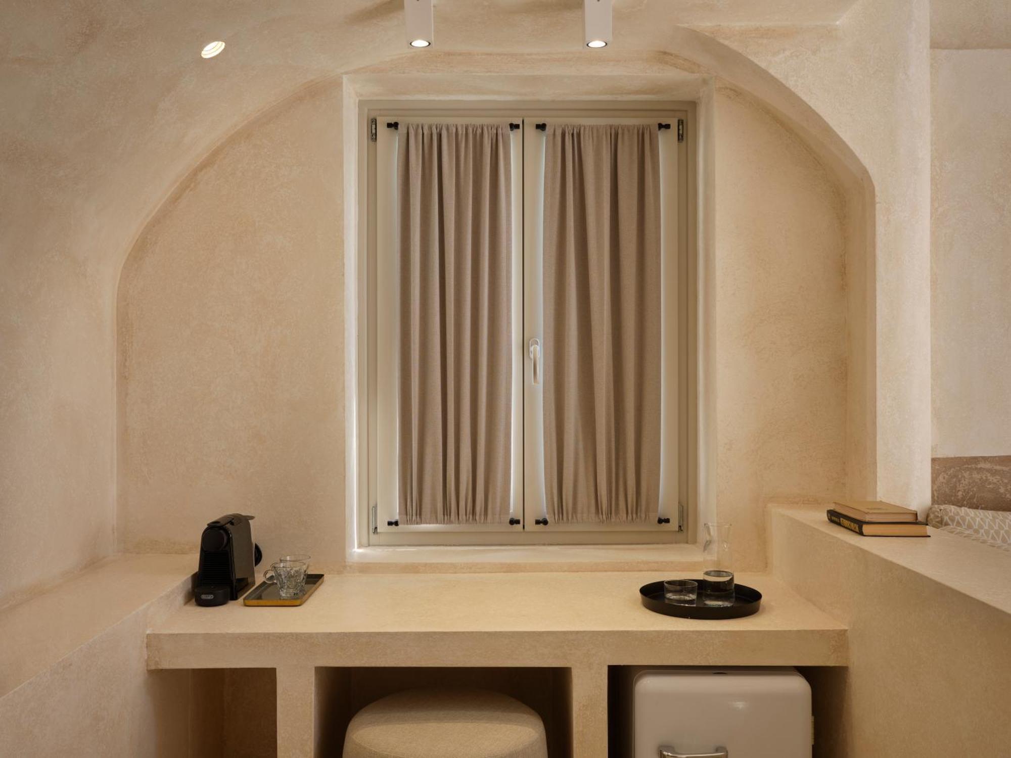 Heyday Luxury Perissa (Santorini)