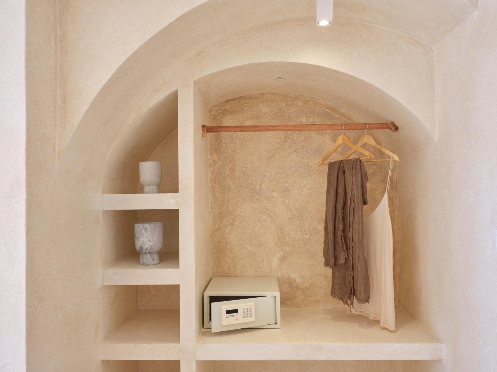 Heyday Luxury * Perissa (Santorini)