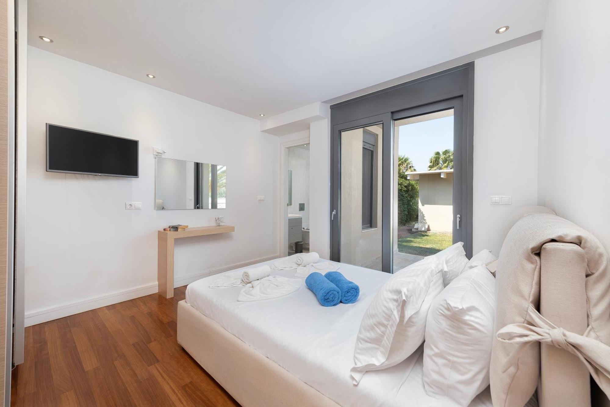 Villa Kiotari Dream Beachfront *