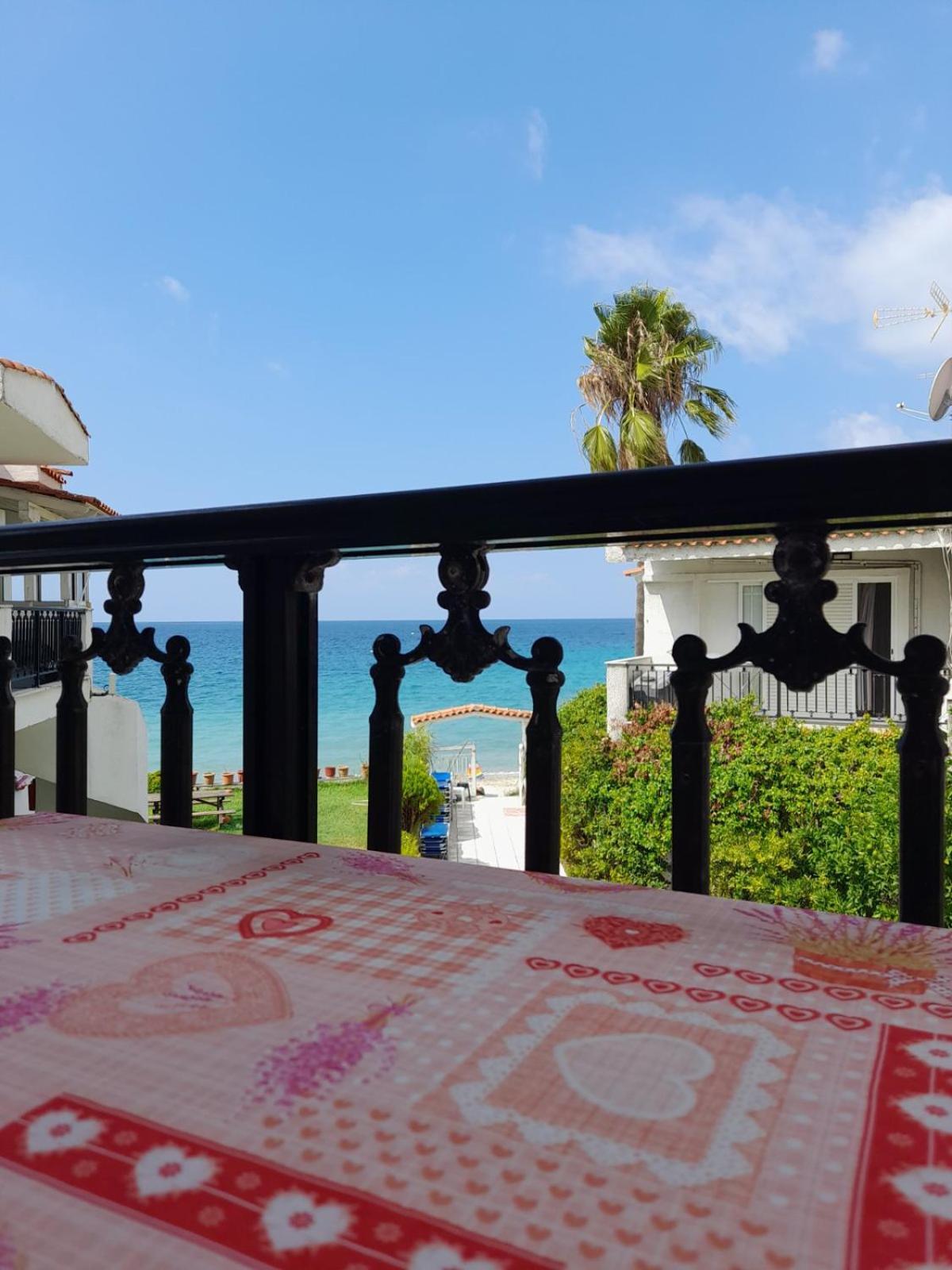 Iris Seafront Apartment *