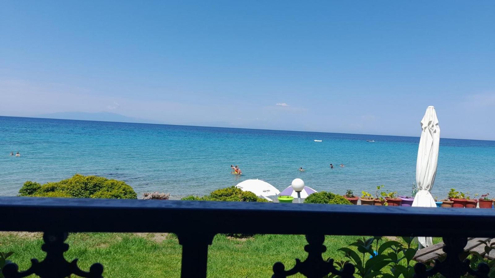 Iris Seafront * Fourka