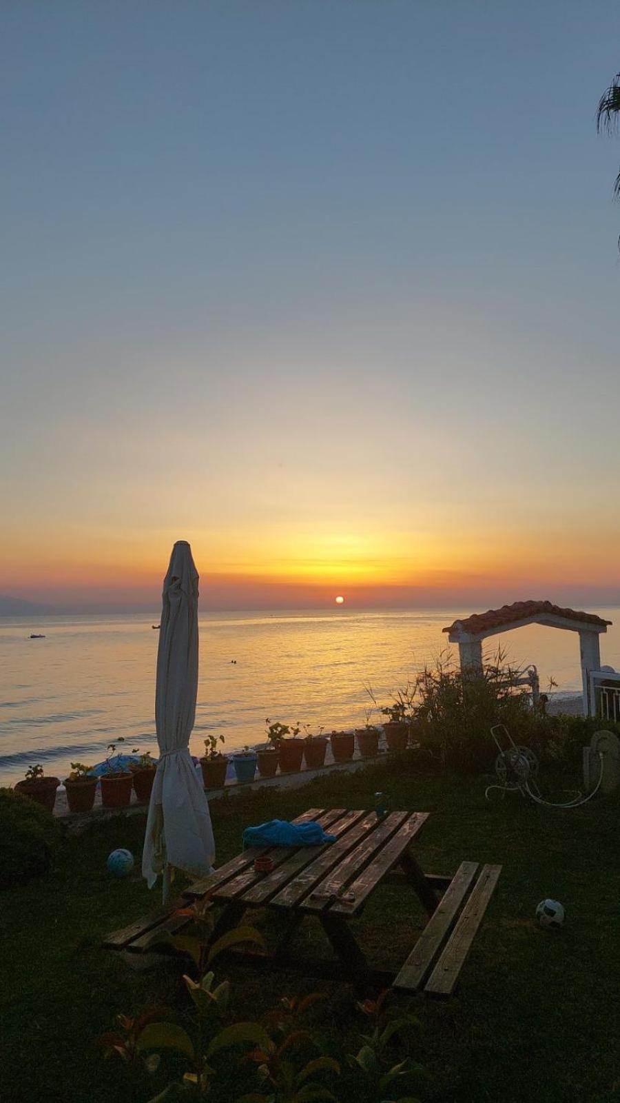 Iris Seafront Apartment *