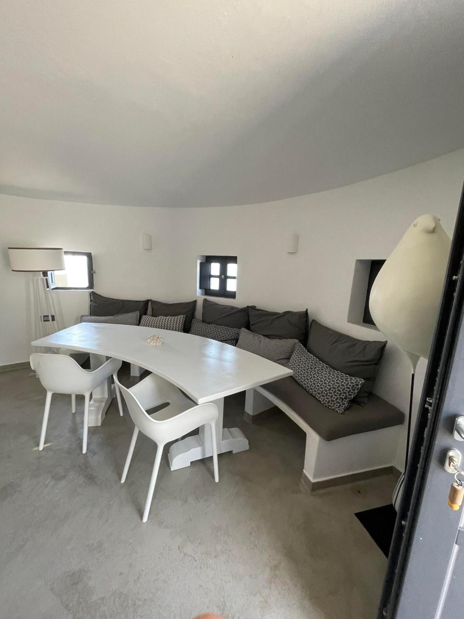 Topos Exclusive Santorini Villa