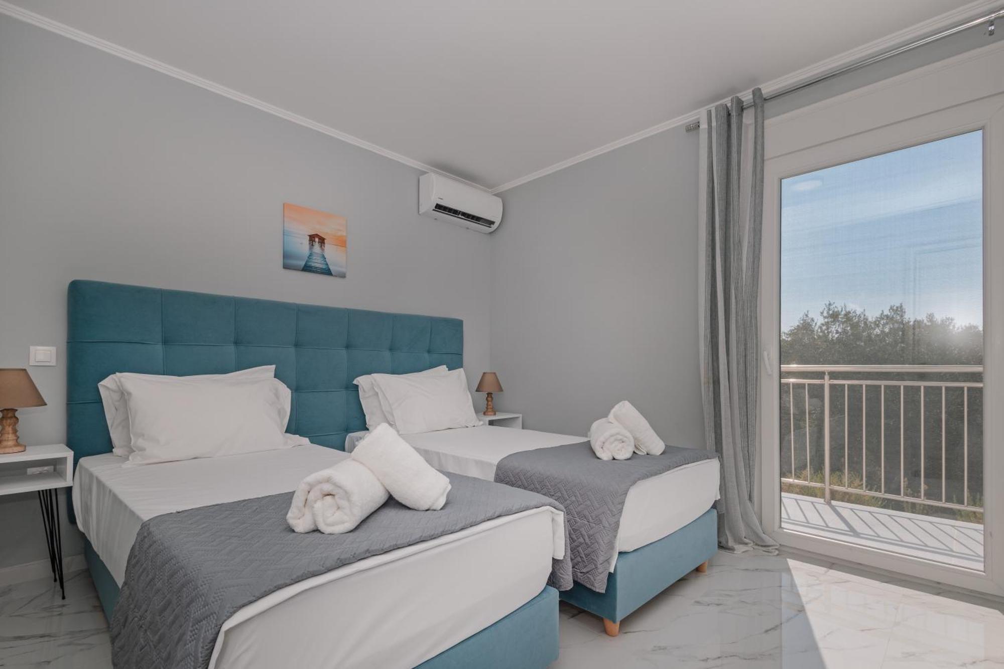 The Iconic Sea View Holiday home Alykes Potamou