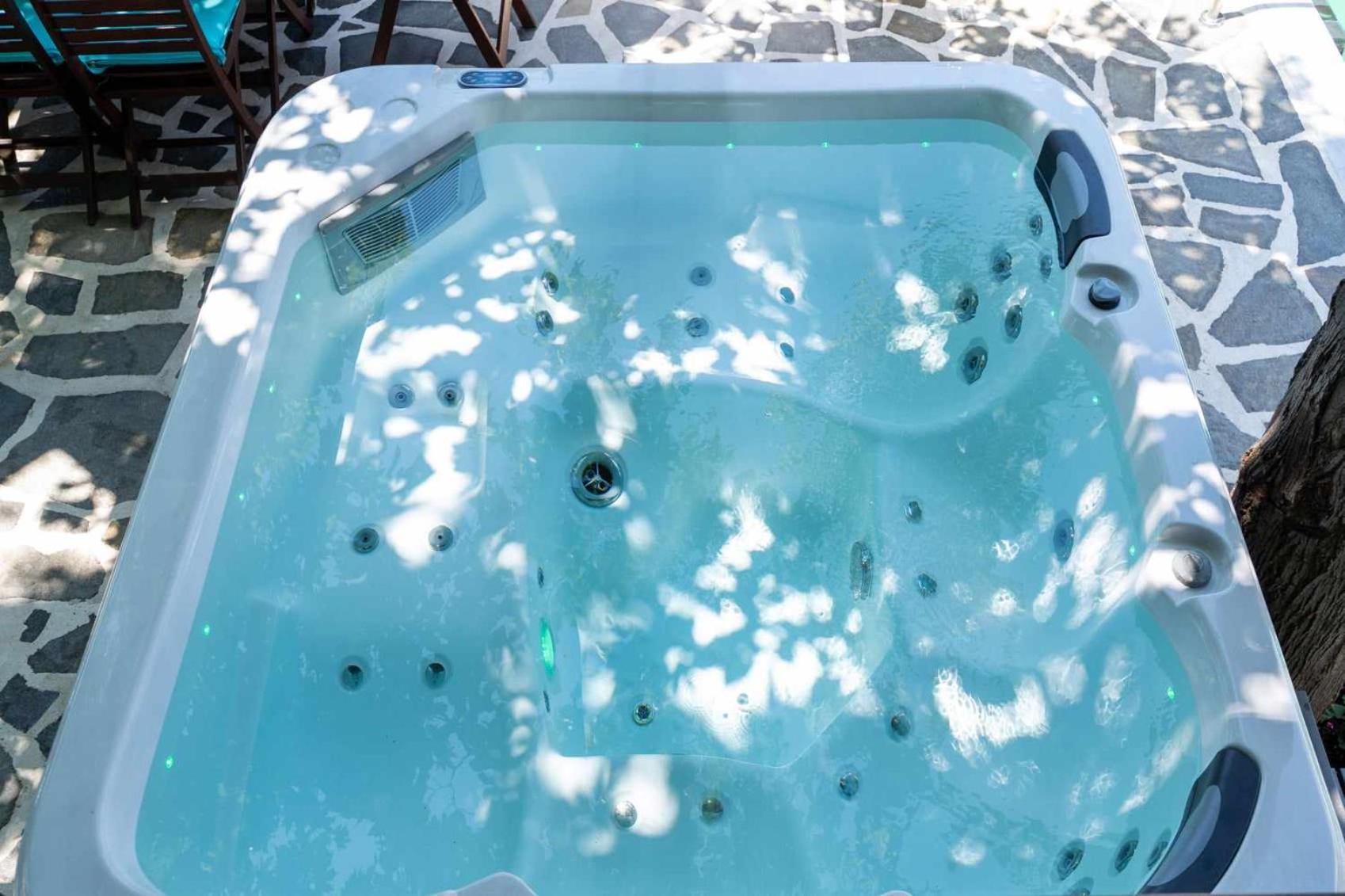 Villa Shada's Pool & Jacuzzi