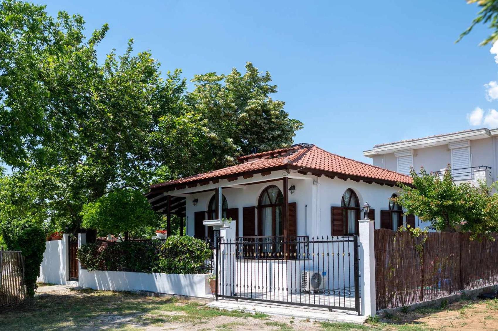 Villa Shada's Pool & Jacuzzi Nea Iraklia