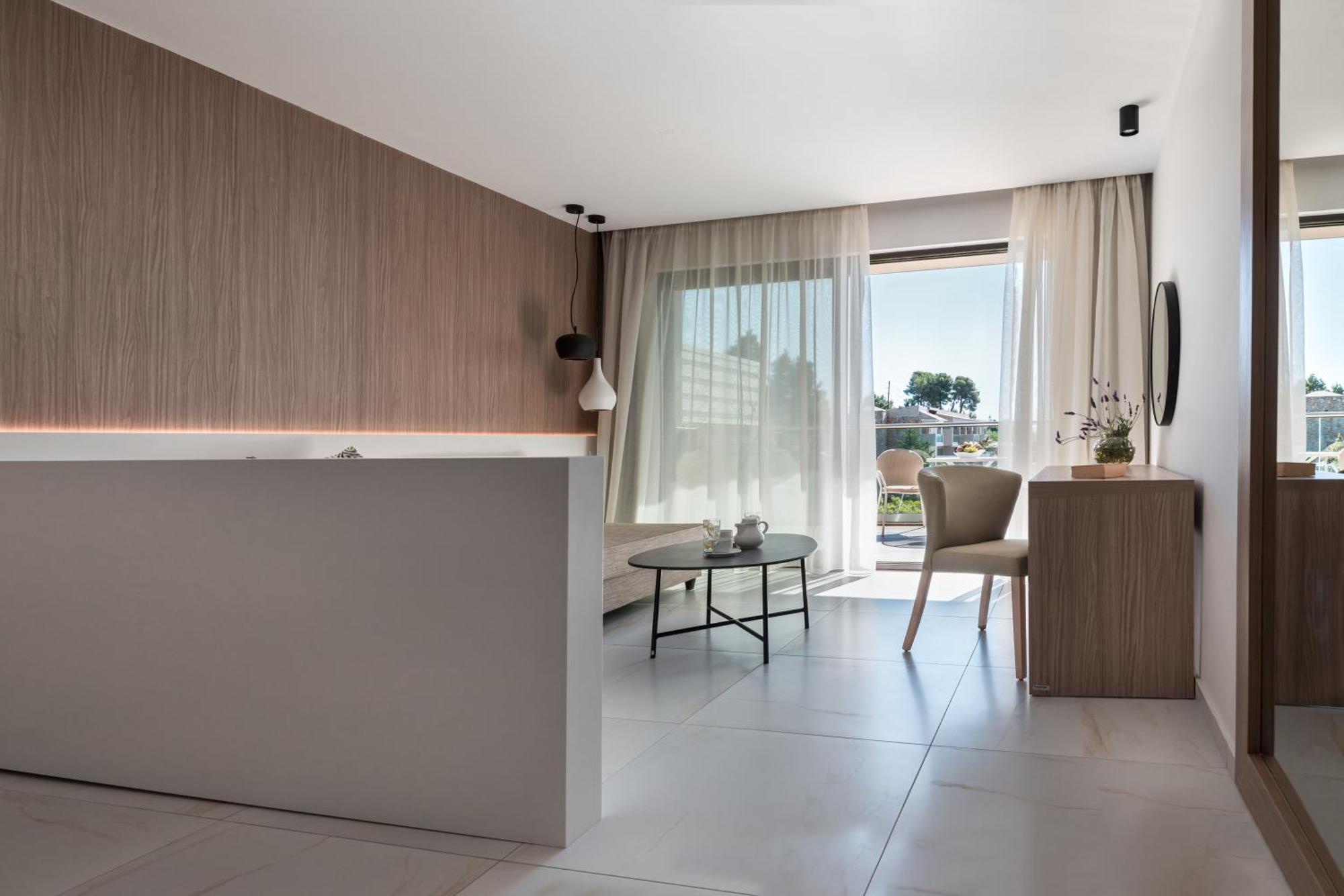 Kassandra Bay Resort, & 5* Katsaros (Skiathos)