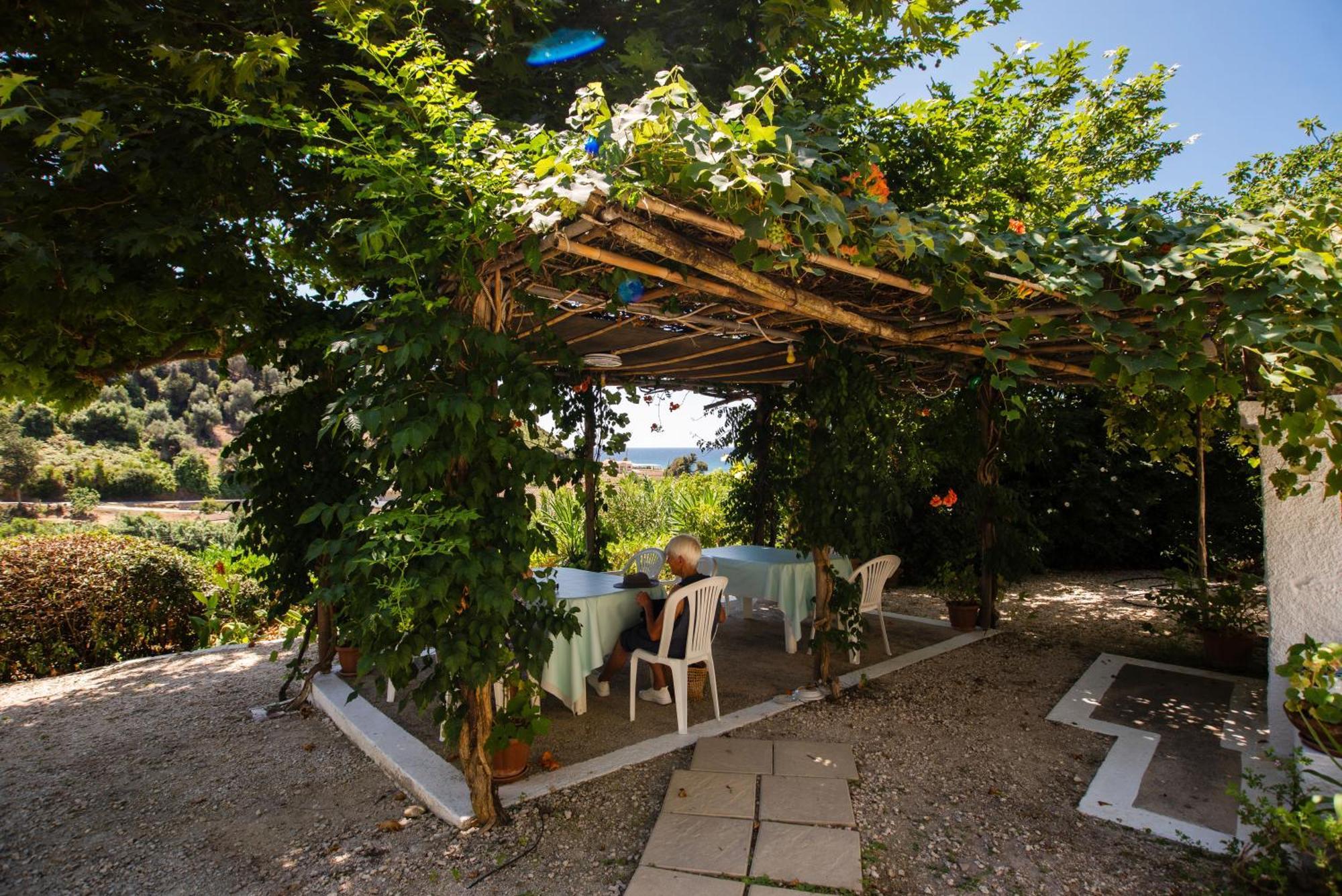 Anneta Guest house Vitalades