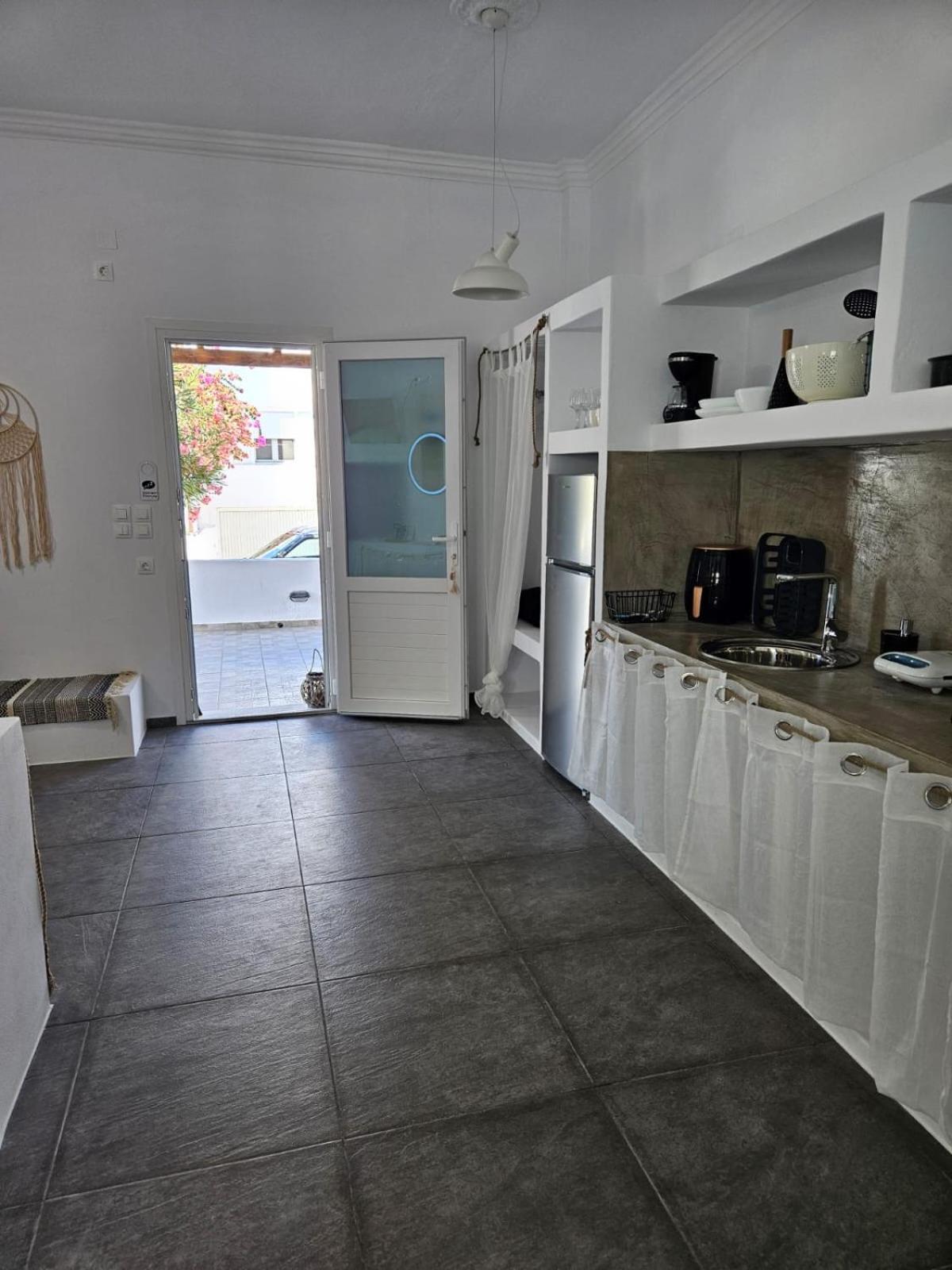 Apartment Eris Adamantas (Milos)
