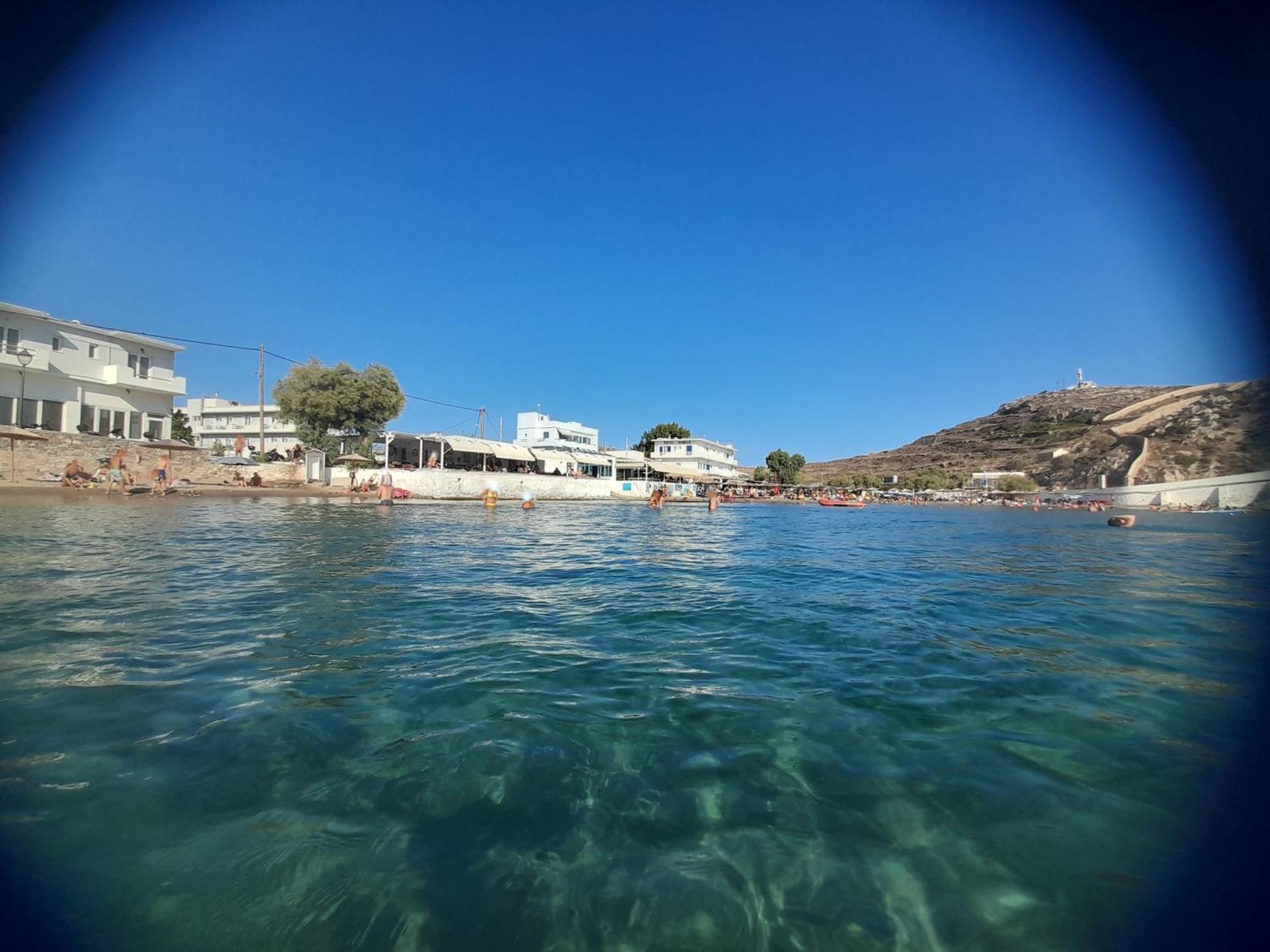 με θέα τον όρμο της βάρης Apartment Vari (Syros)