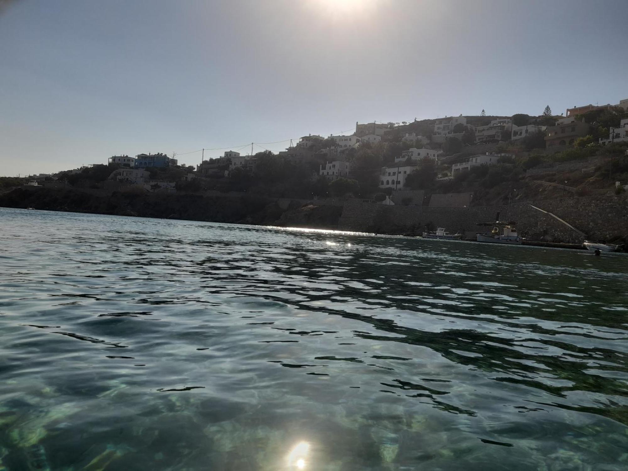 Apartment με θέα τον όρμο της βάρης Vari (Syros)