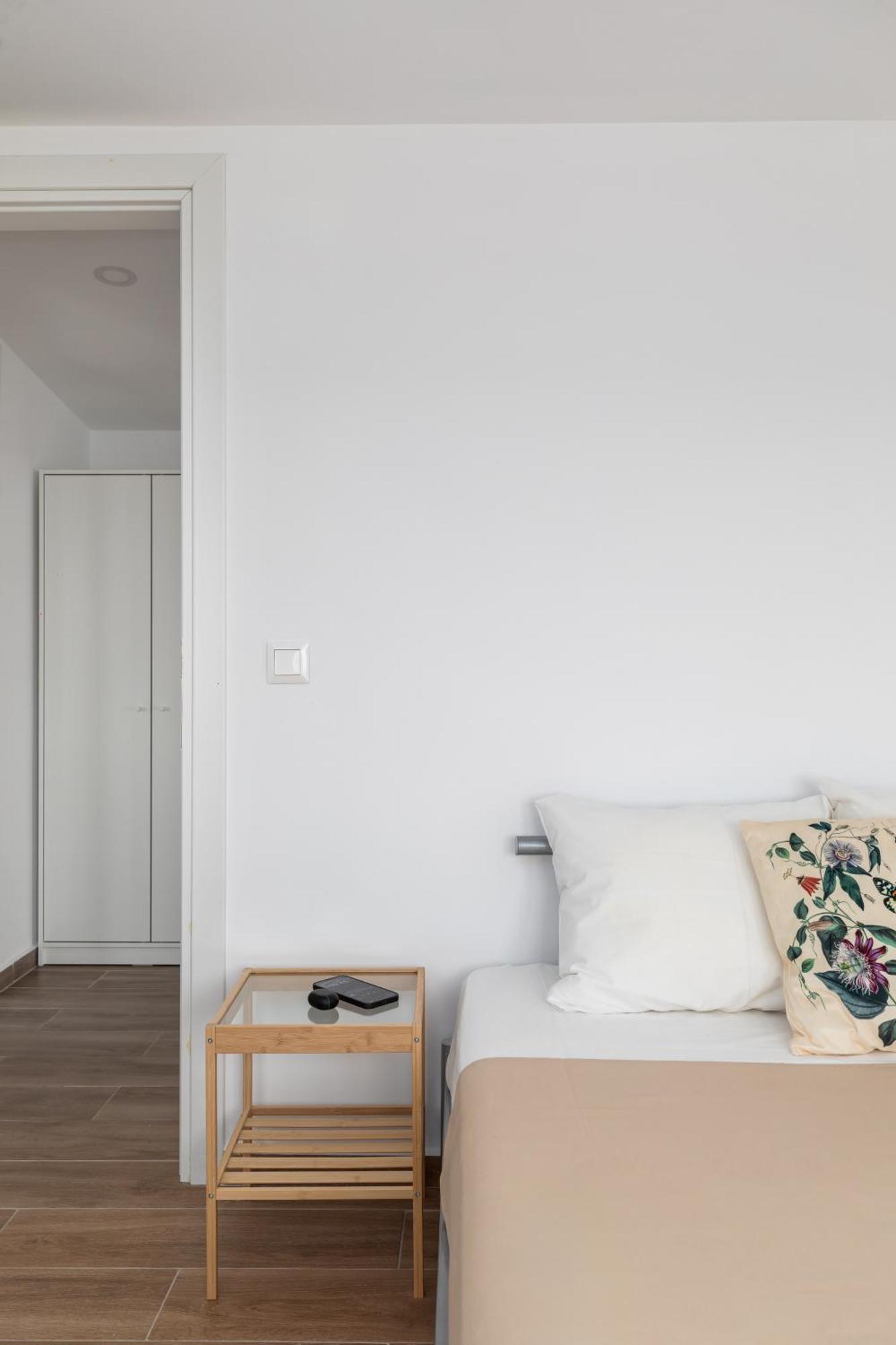 Apartment Malibu By Halu! Seaside In Perea Skala Neon Epivaton