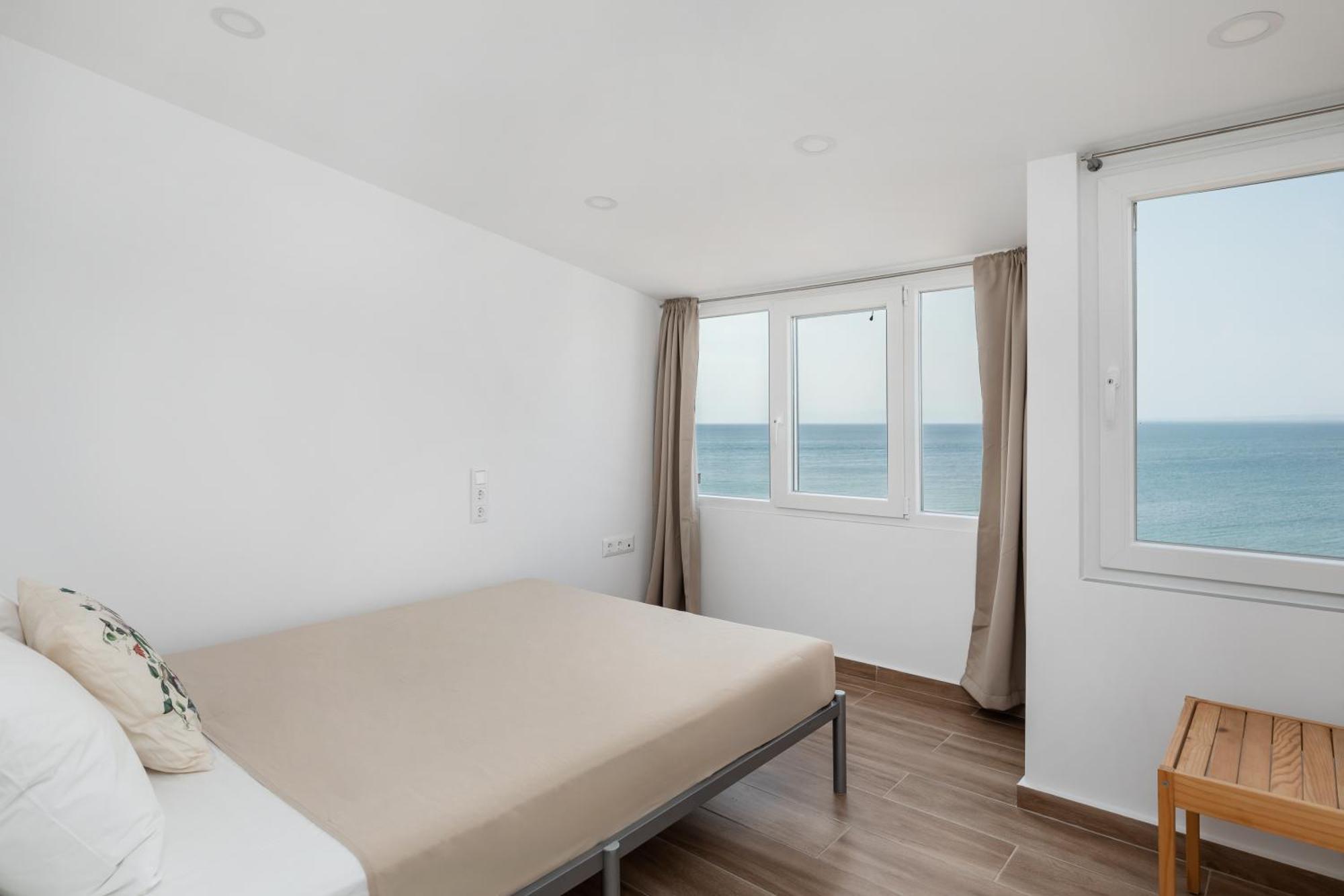 Malibu By Halu! Seaside In Perea Apartment Skala Neon Epivaton