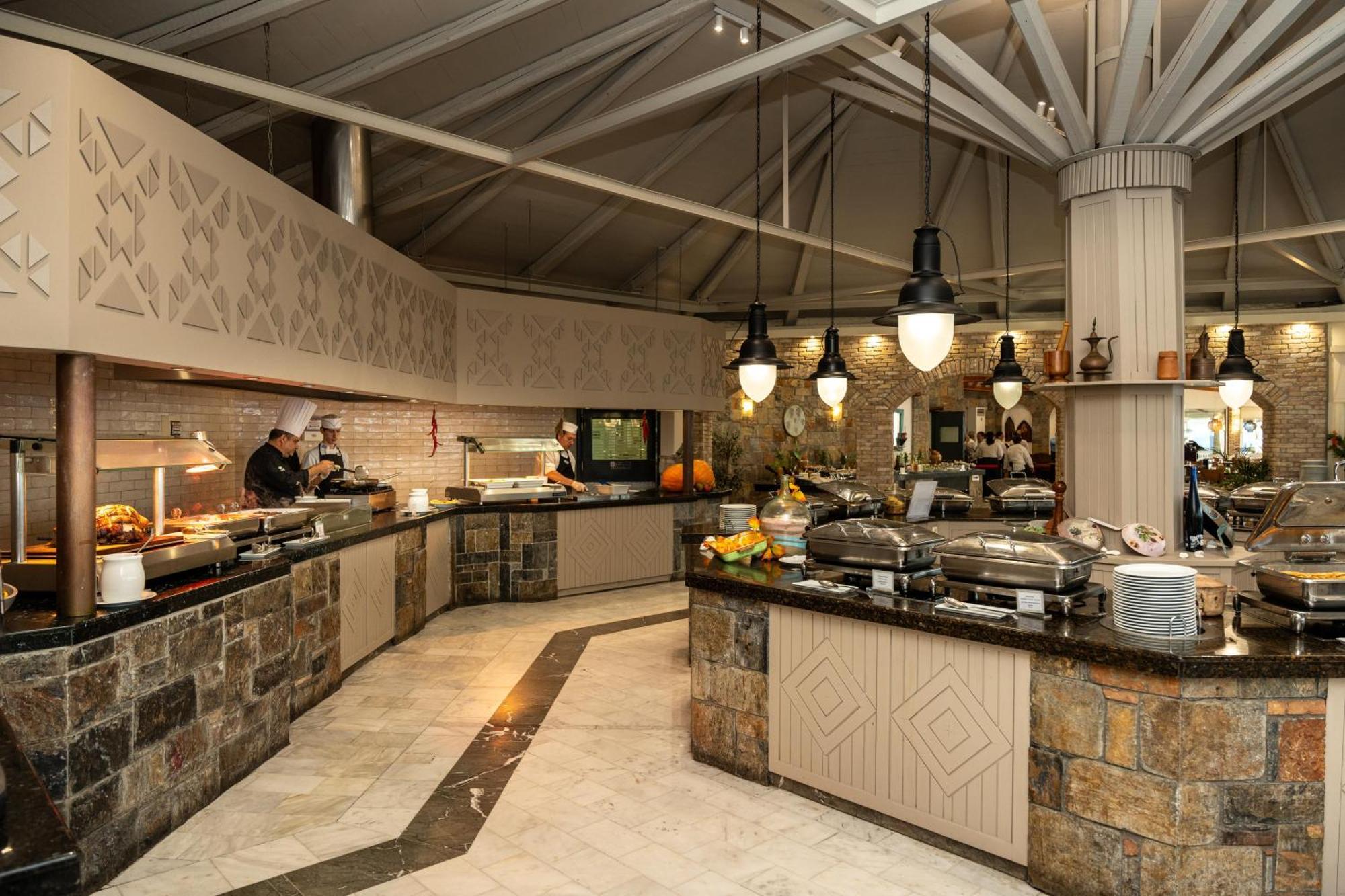 Alexander & Village Resort 5*