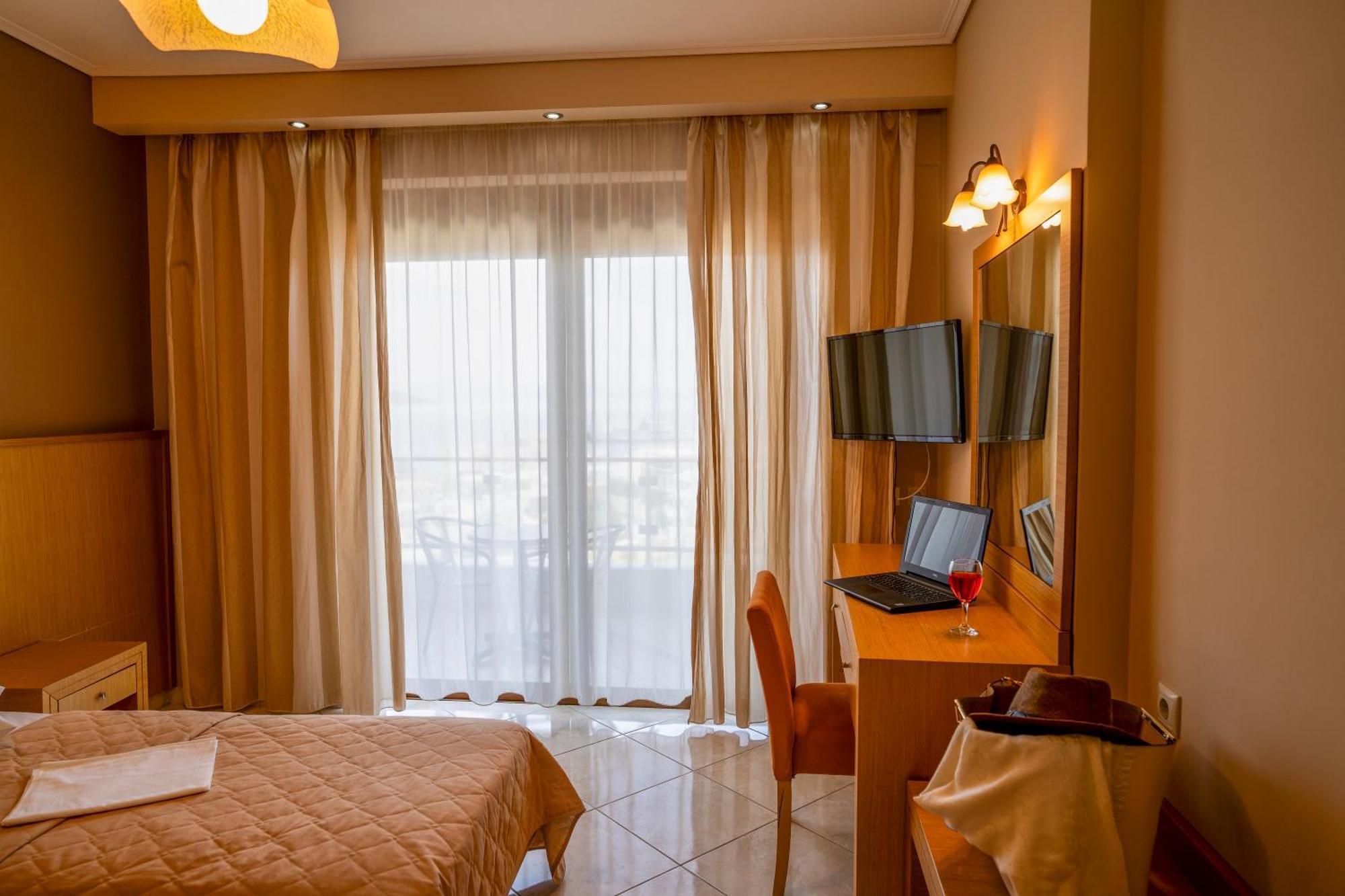Evia & Hotel 3*