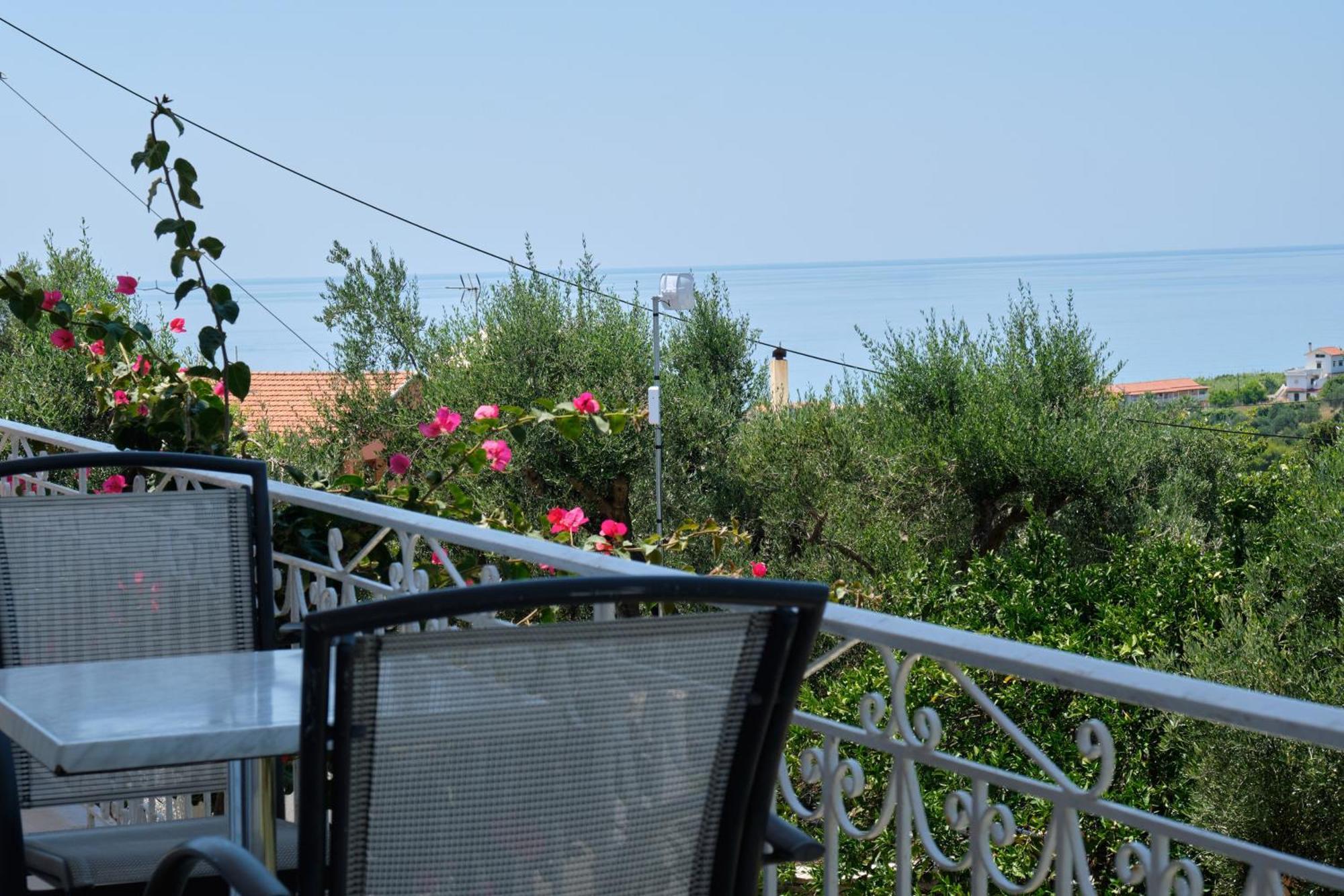 Angelos Aparts11 * Arillas (Corfu)
