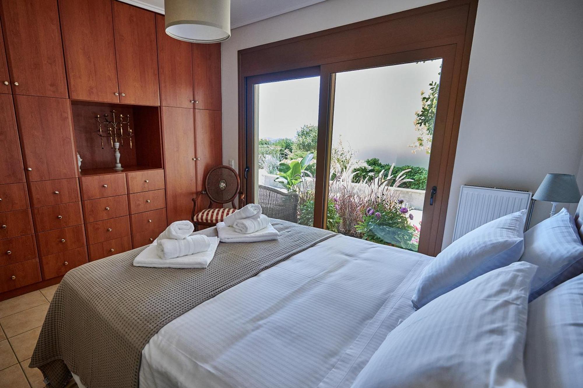 Luxury With Pool Apartment *