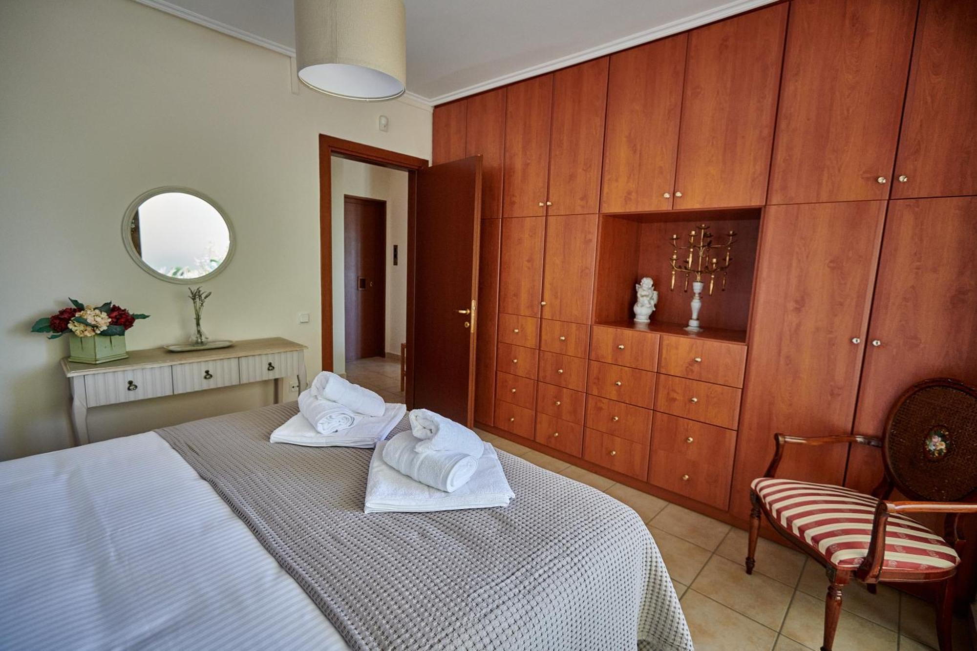 Luxury With Pool Apartment *