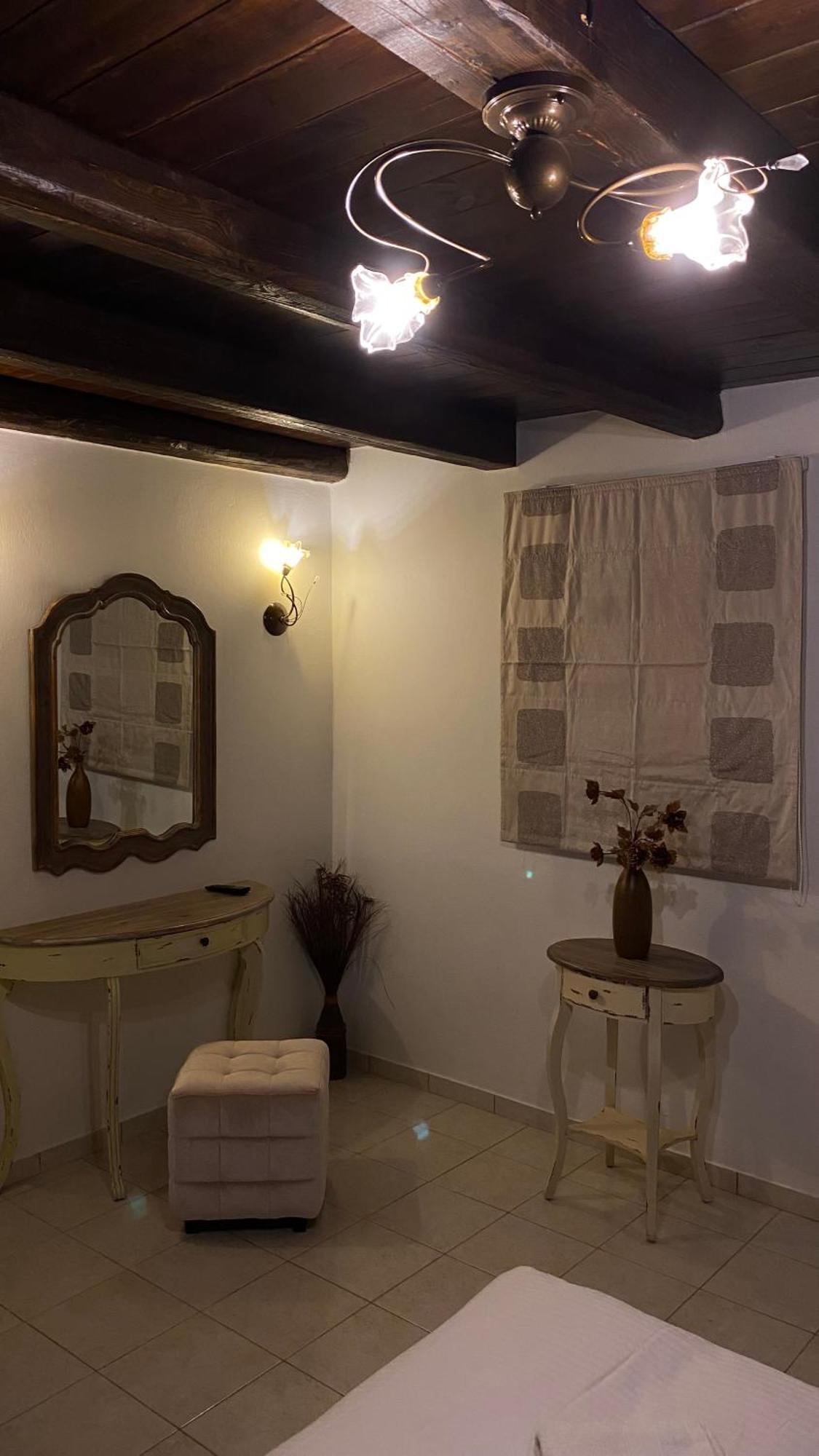 Ikojenia Traditional Hostel *