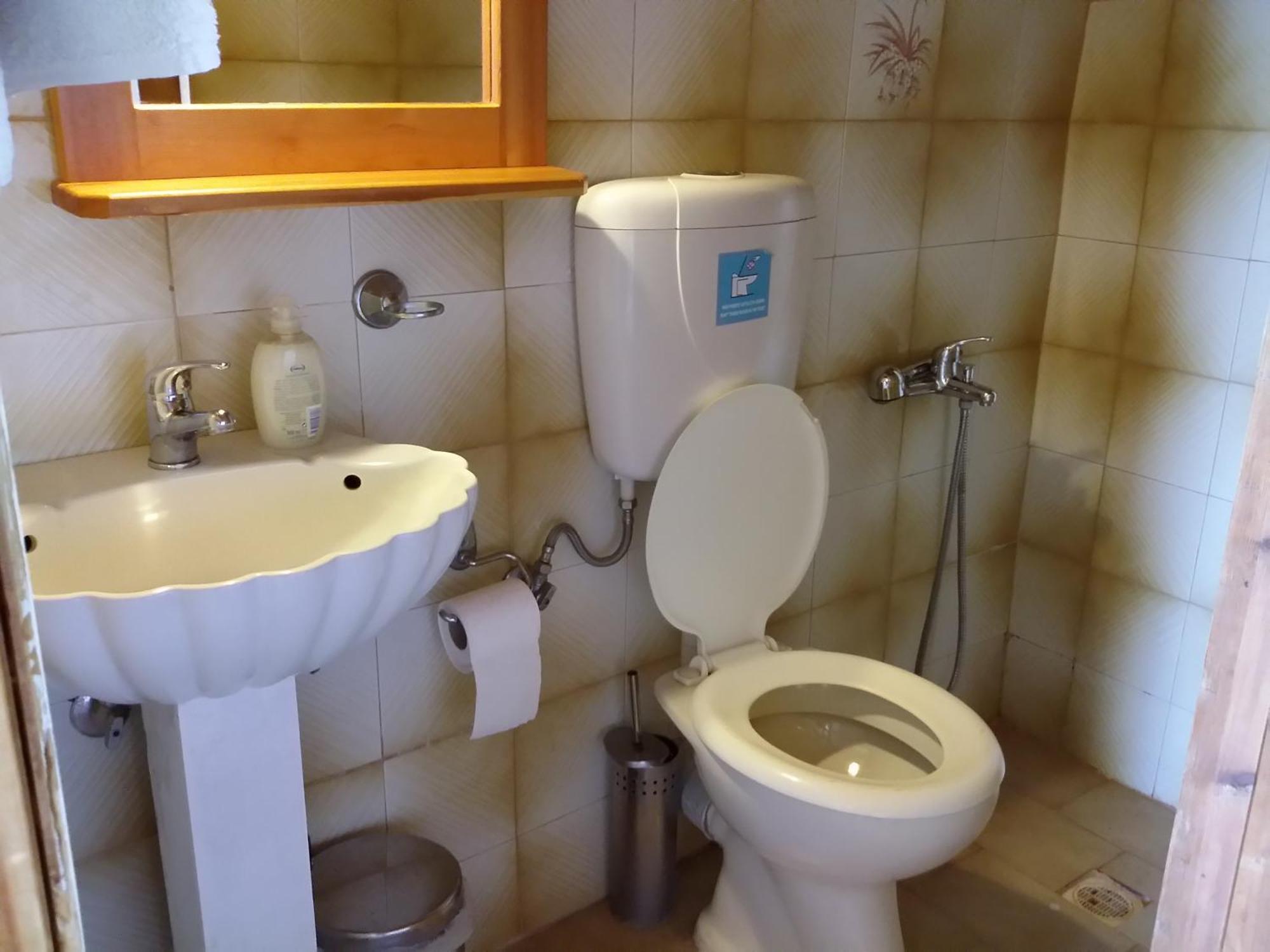 Stunning 2-bedrooms Private In