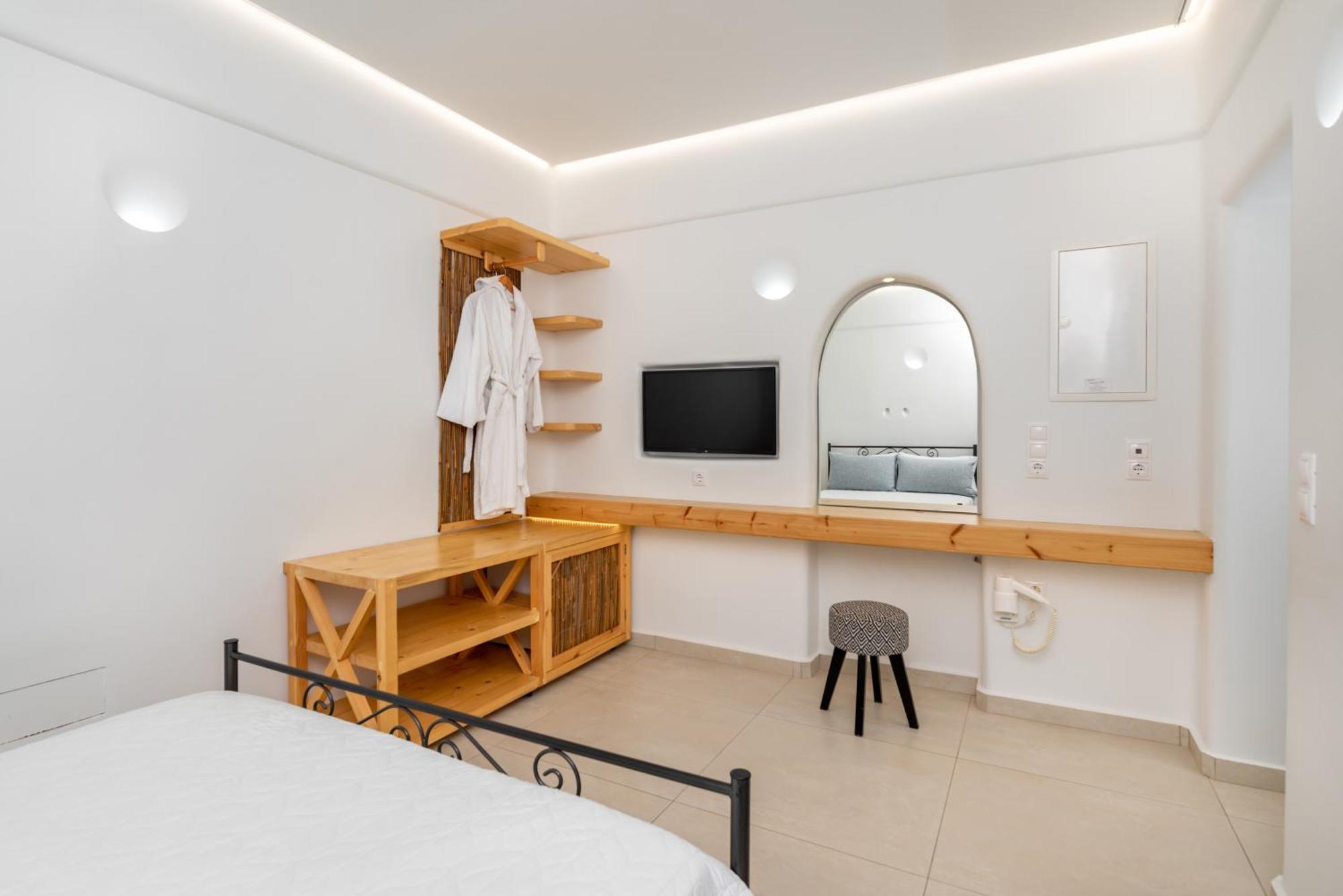 Thira Hotel