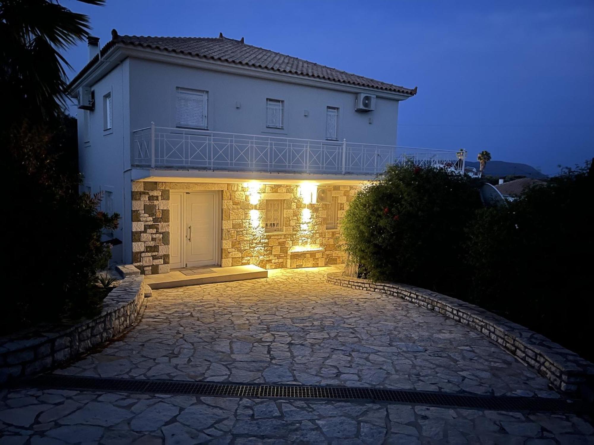 Villa Luxurious In Peloponnese With Swimming Pool