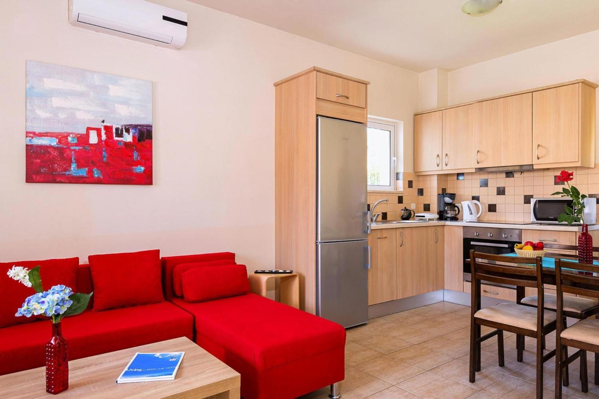 In With Shared Pool Villa Nopigia