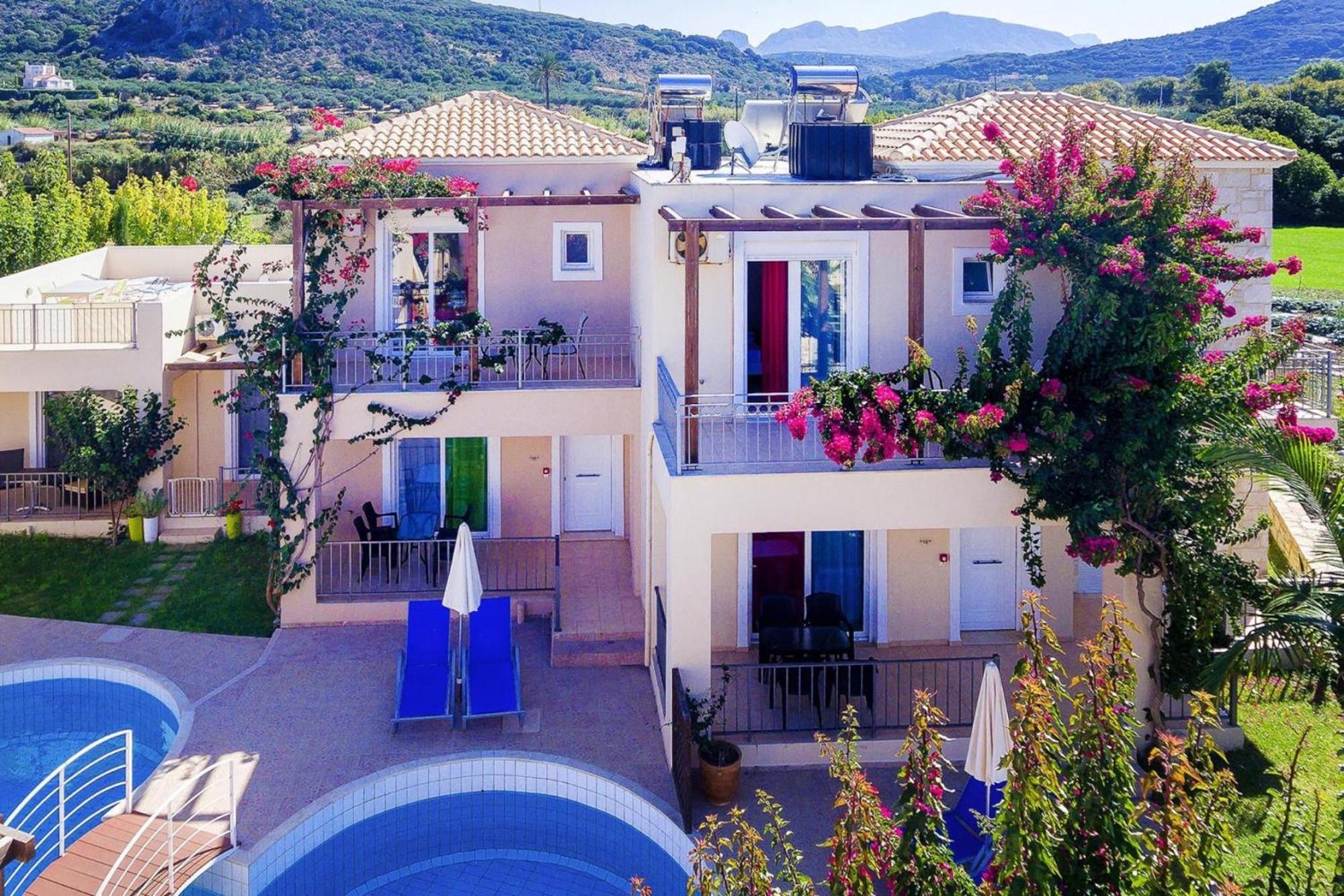 Villa In With Shared Pool Nopigia