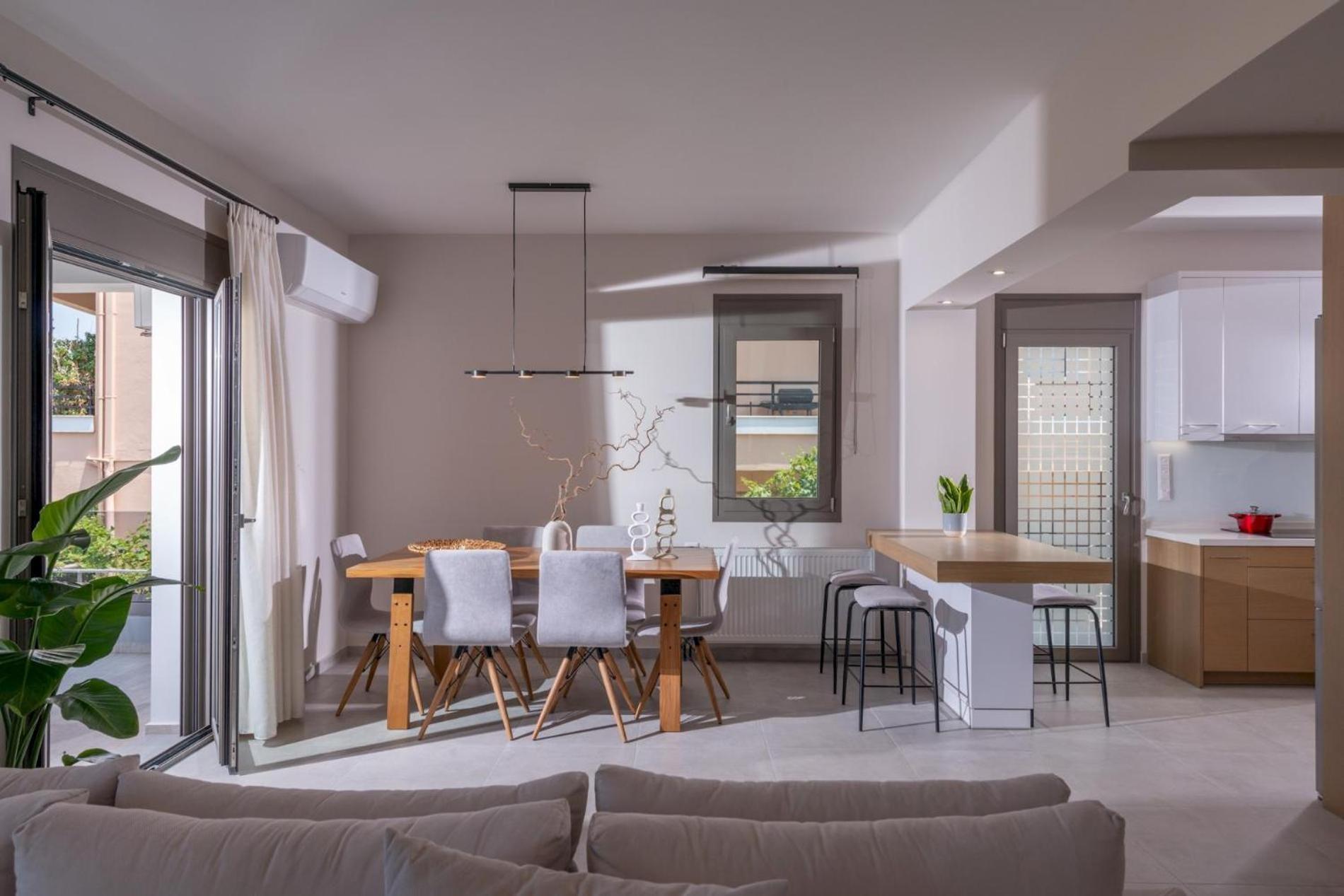 Leon Luxury In Rethymno