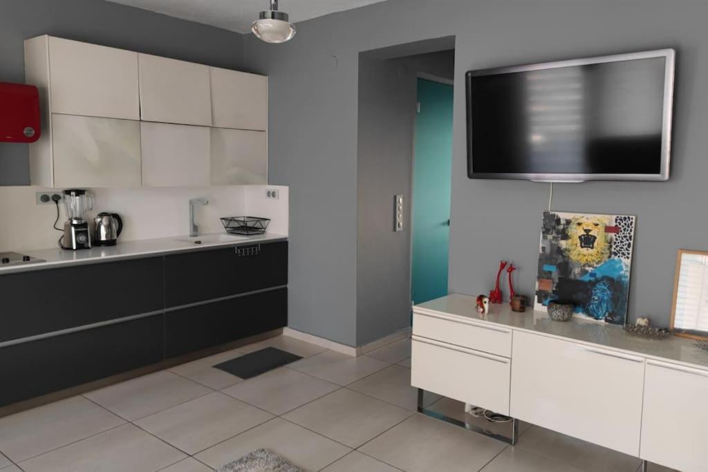 Station Modern Apartment