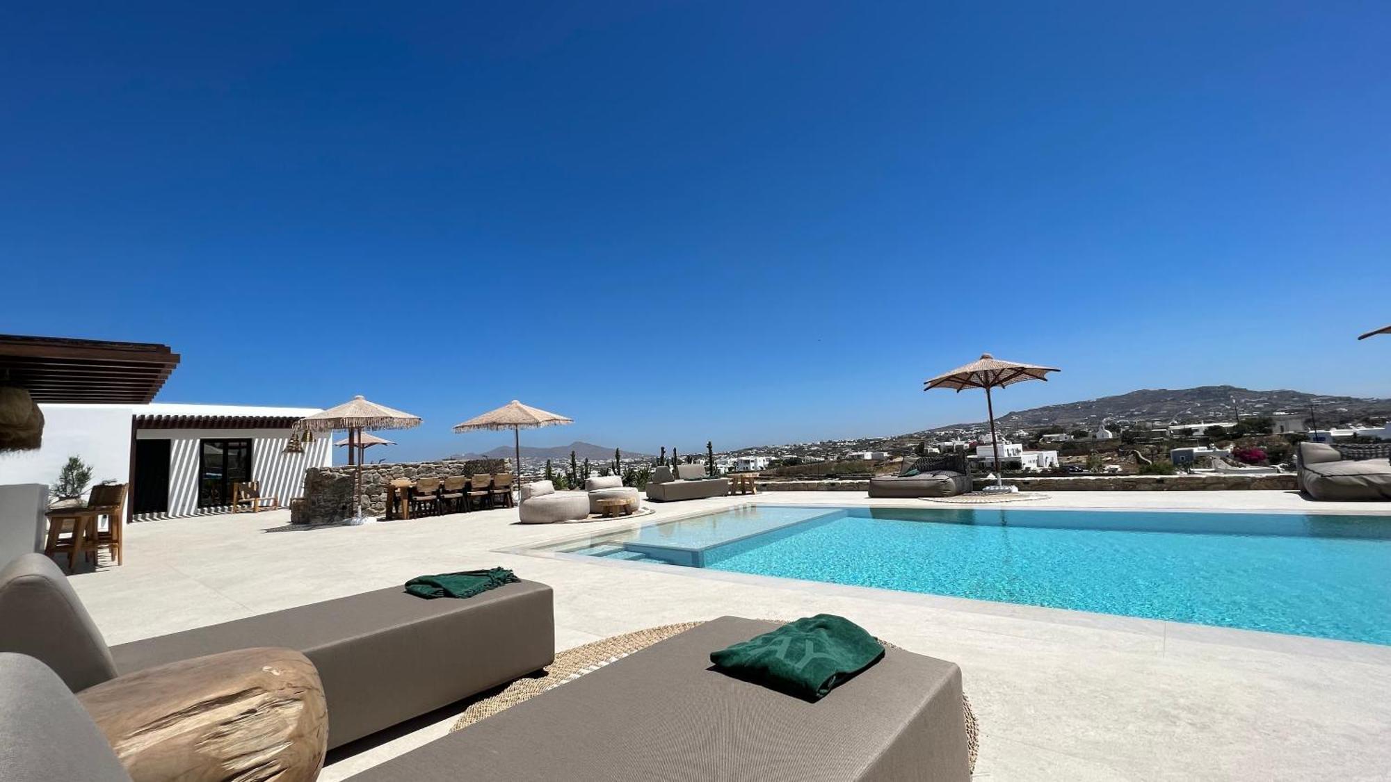 Resort Vayu Mit Meer- Und Hafenblick