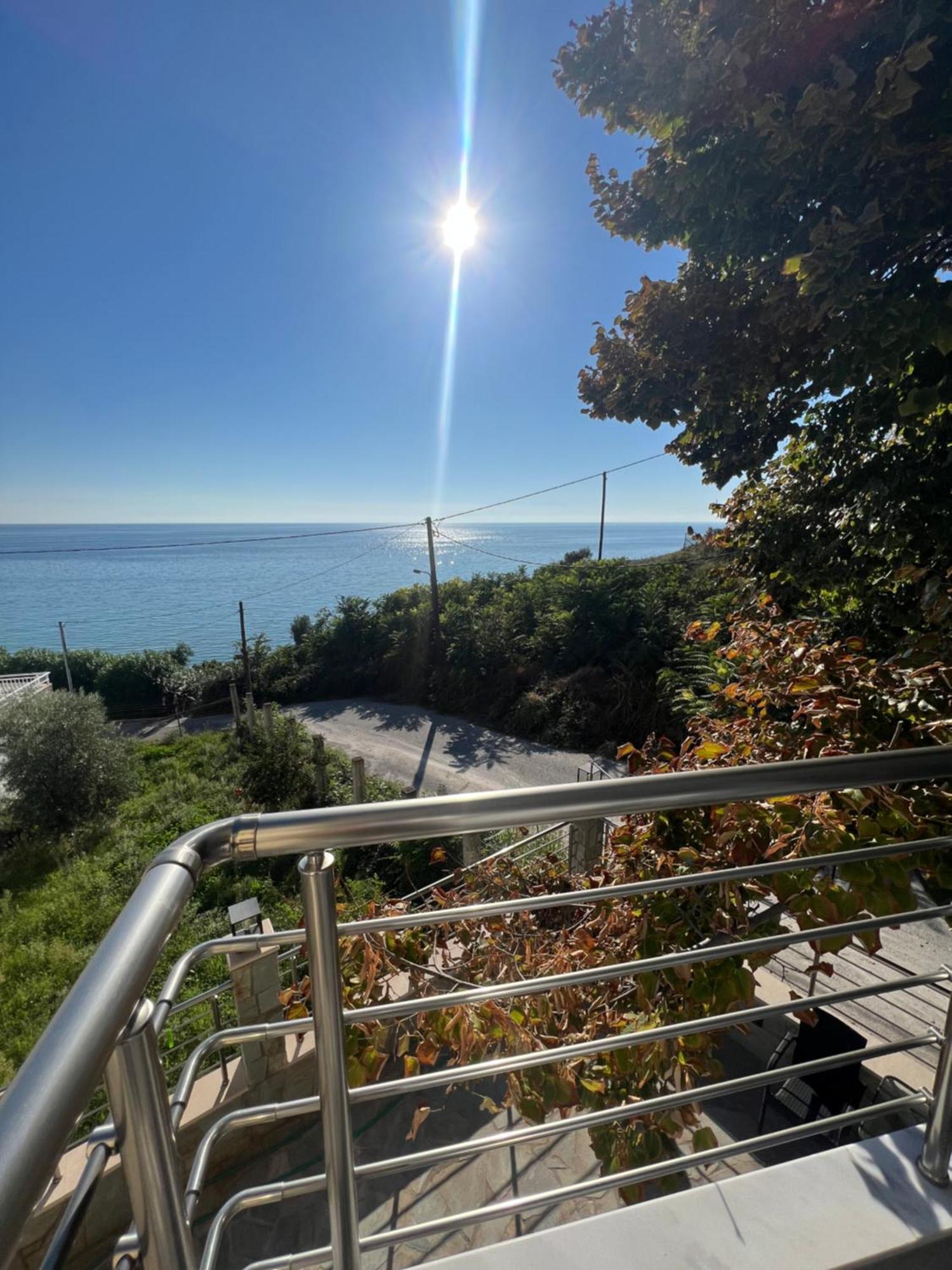 Apartment Seafront Lux