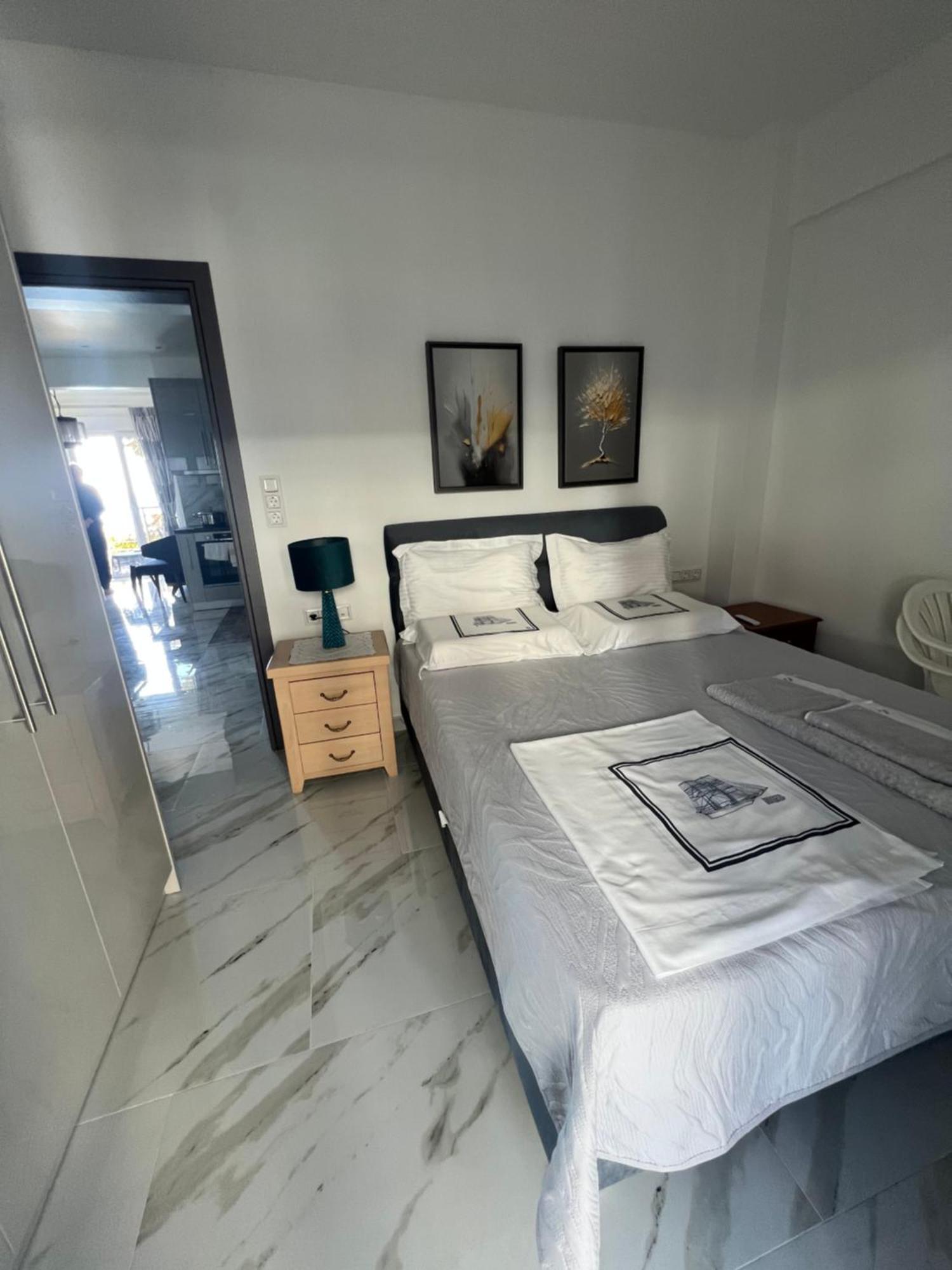 Seafront Lux Apartment Vergia