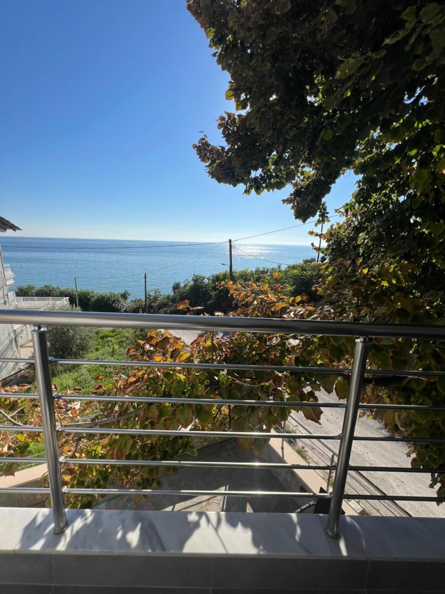Apartment Seafront Lux Vergia
