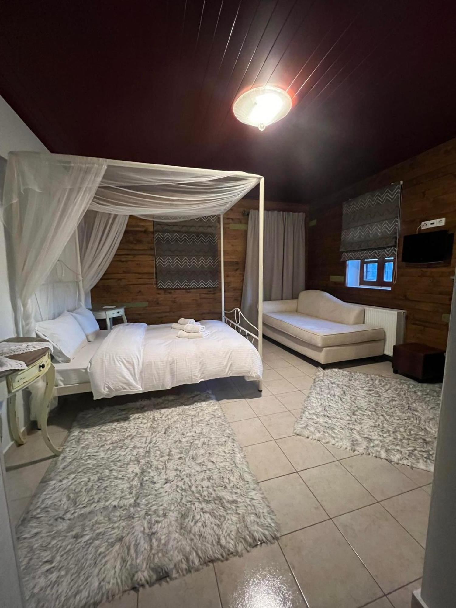 Ikojenia Traditional Hostel